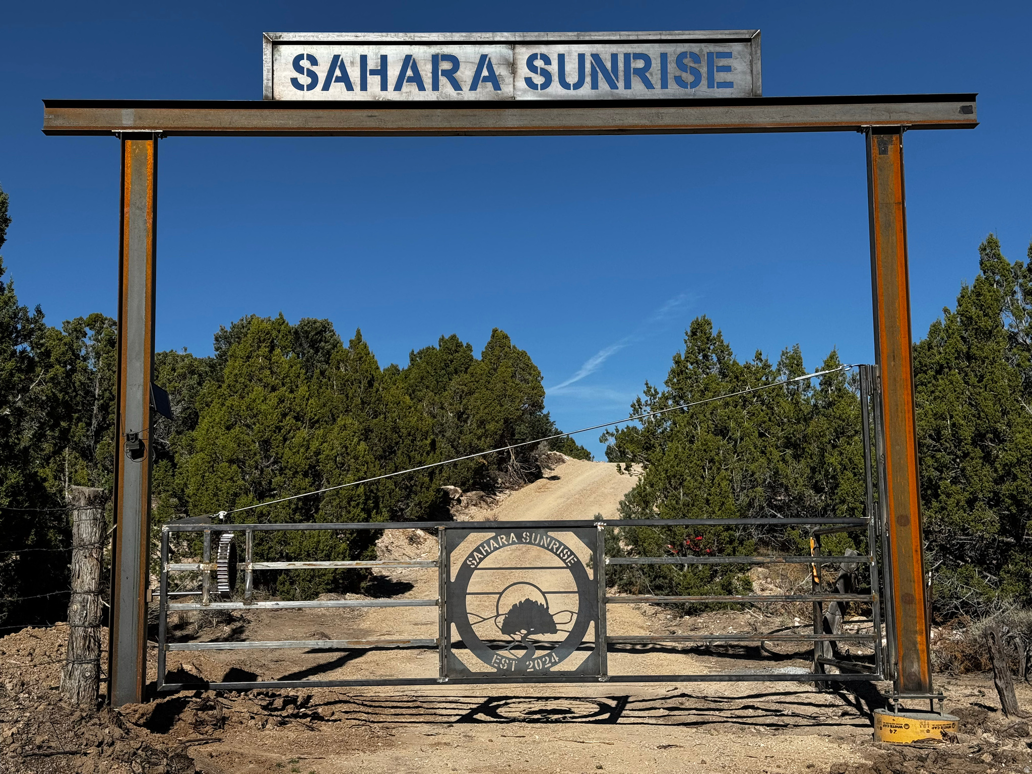 SAHARA SUNRISE - Land
