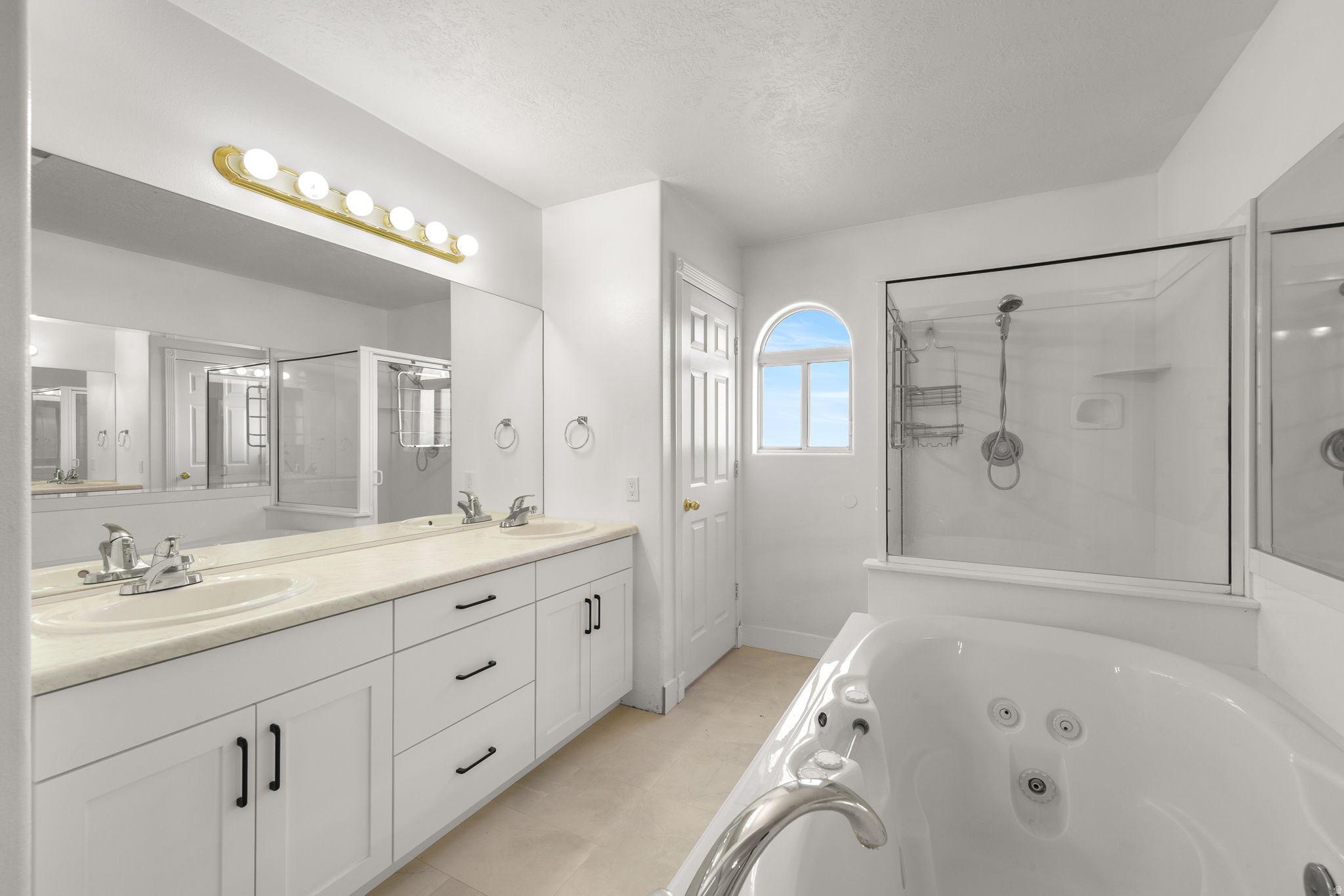 RIVER VIEW EST 4 - Residential