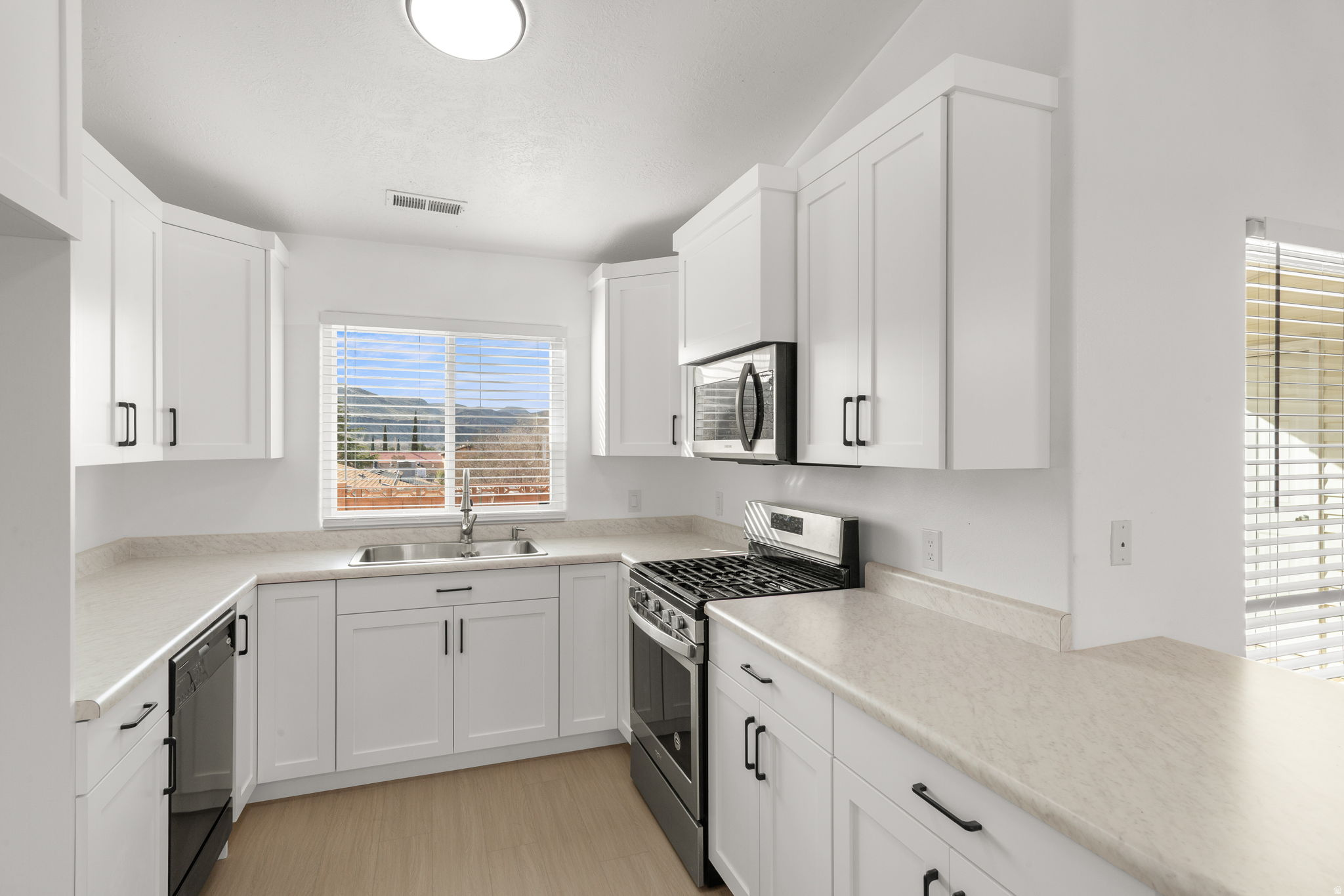 RIVER VIEW EST 4 - Residential