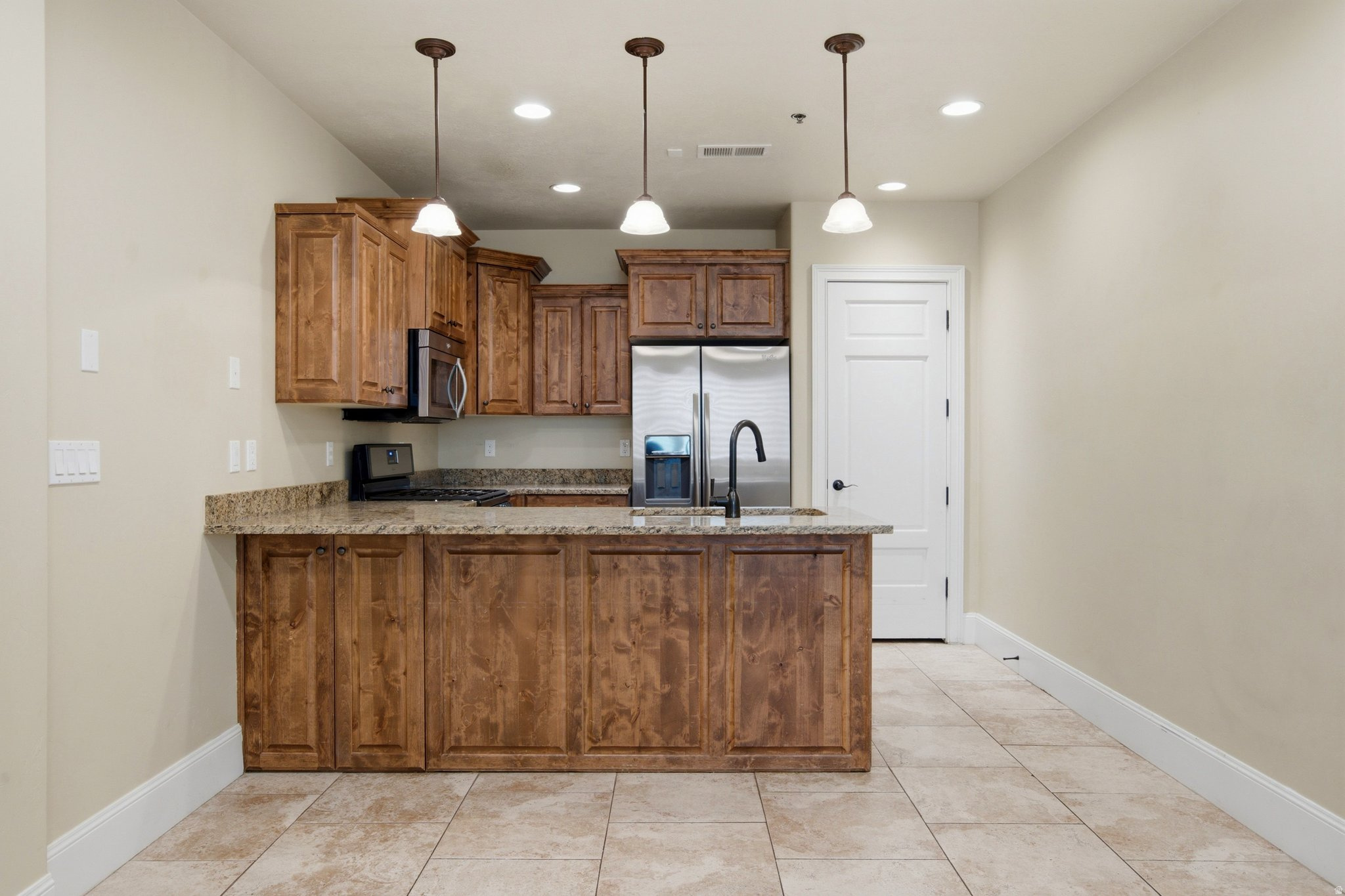ARBORS ON THE AVENUE - Residential