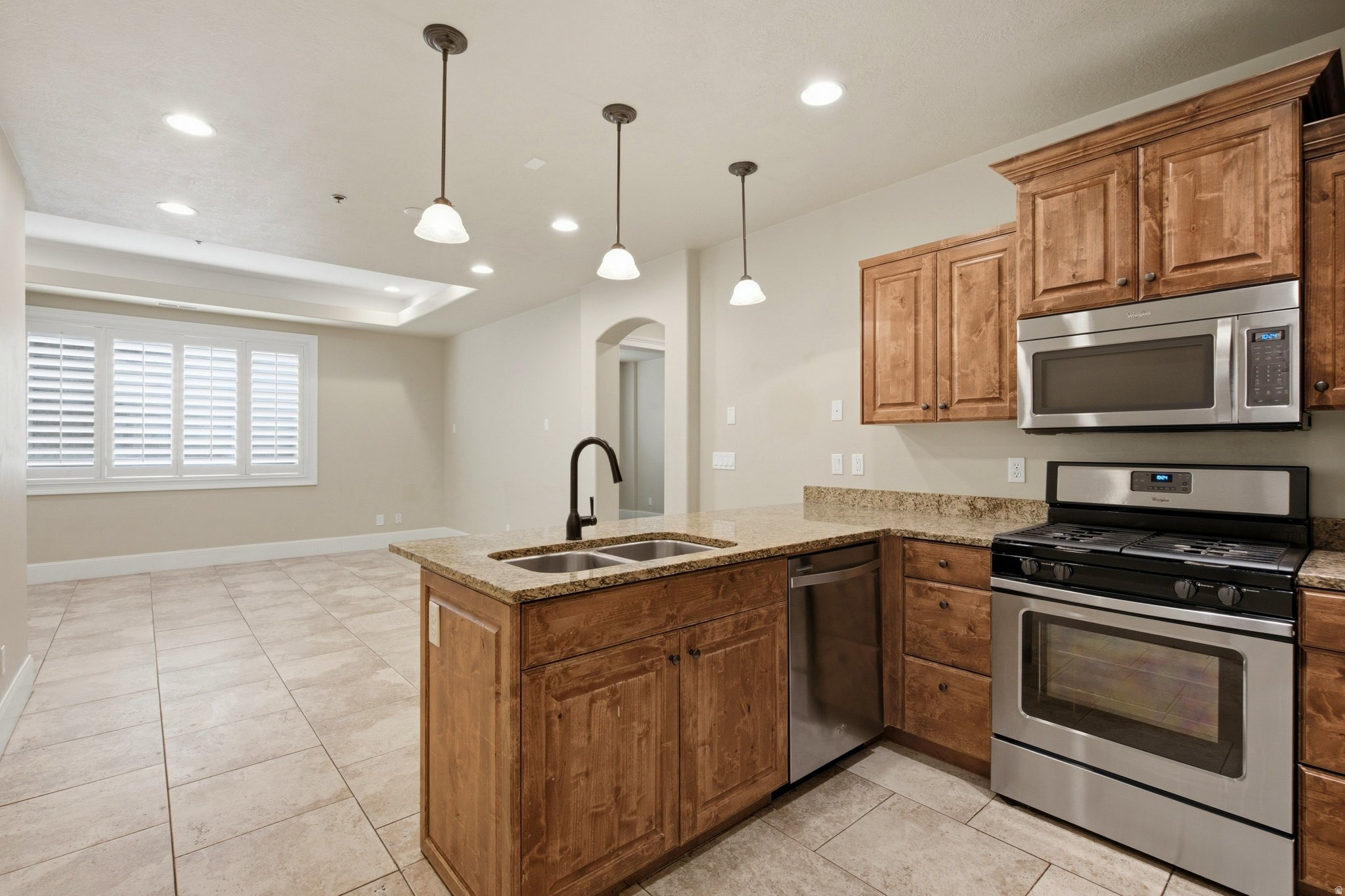 ARBORS ON THE AVENUE - Residential