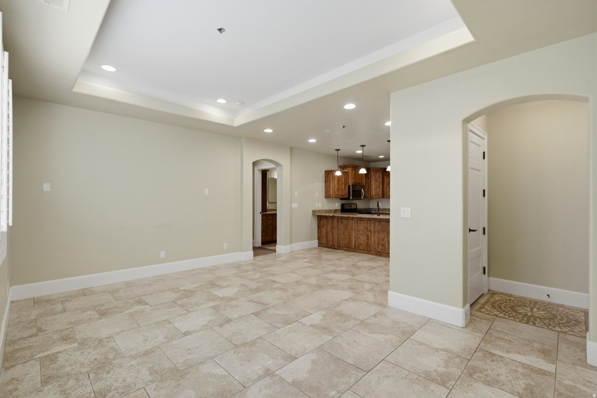 ARBORS ON THE AVENUE - Residential