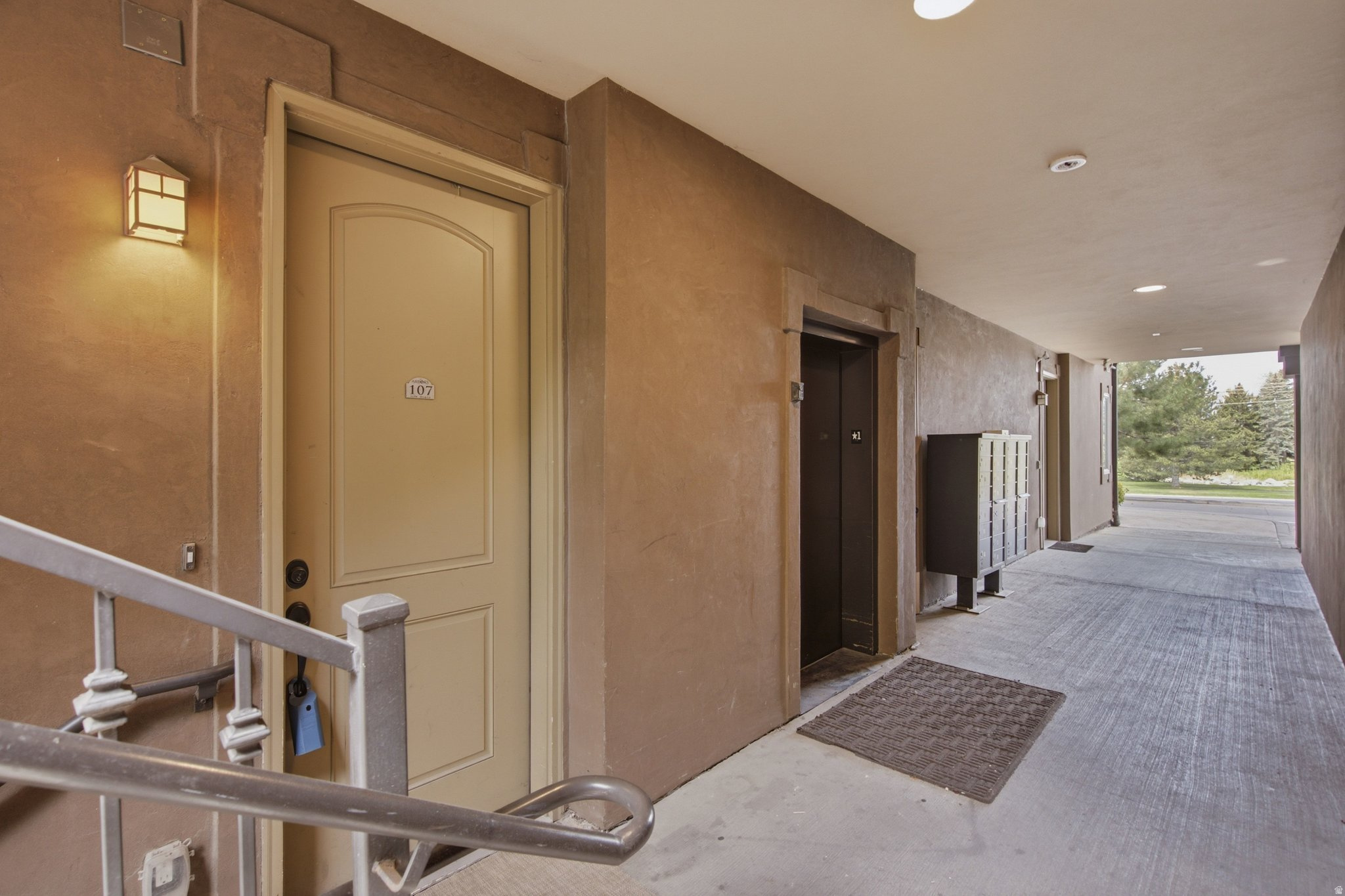 ARBORS ON THE AVENUE - Residential