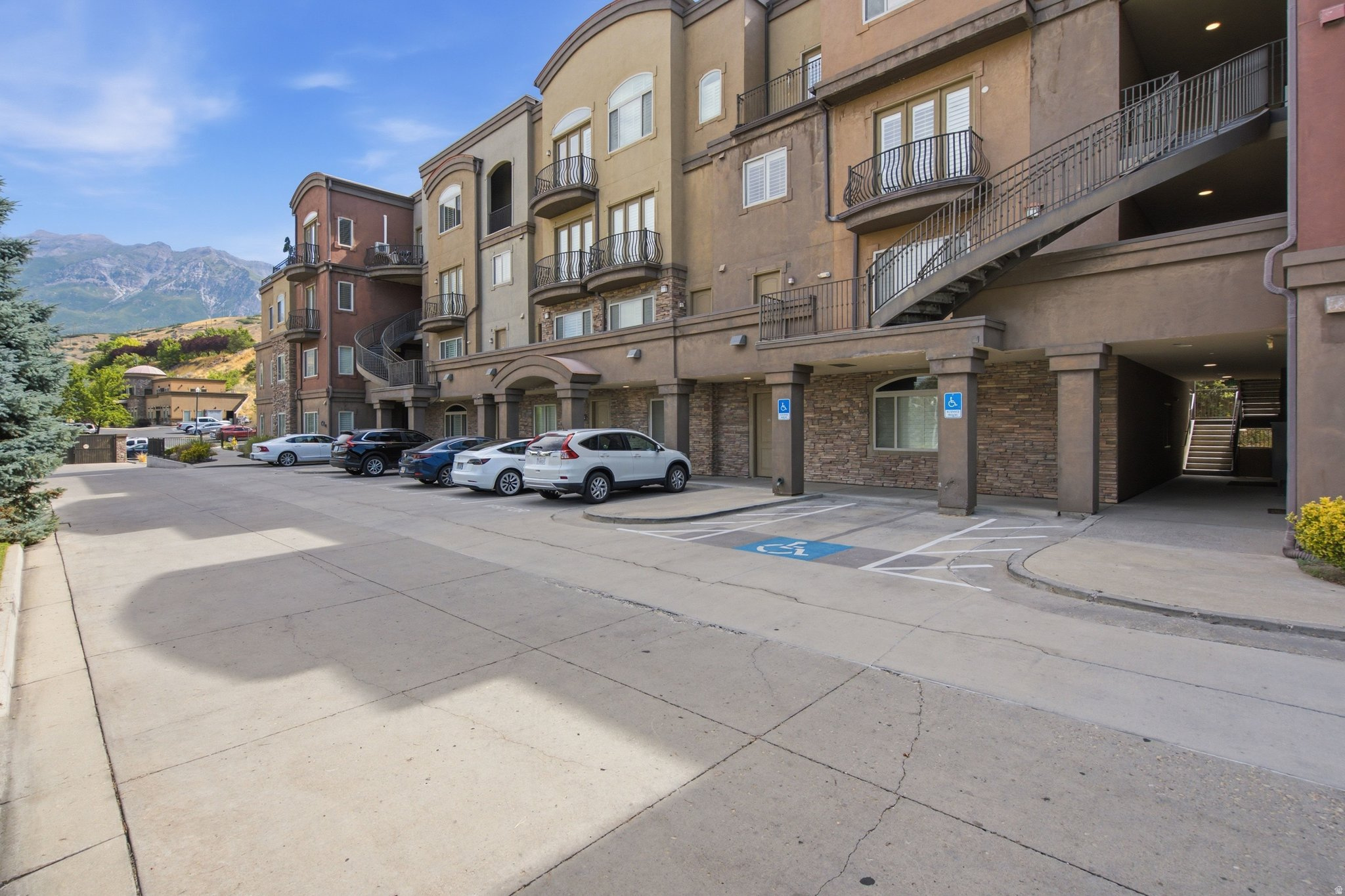 ARBORS ON THE AVENUE - Residential