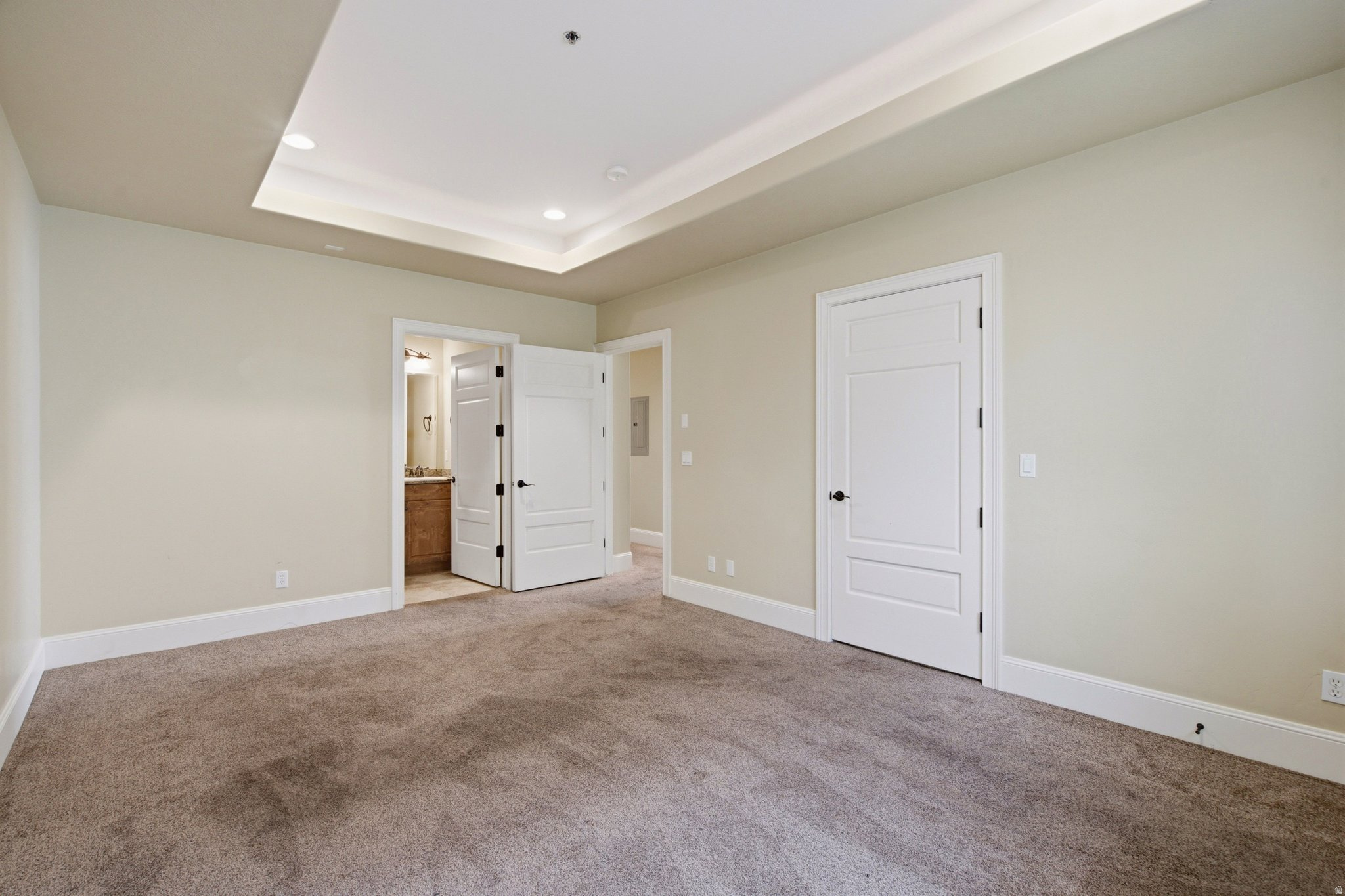 ARBORS ON THE AVENUE - Residential