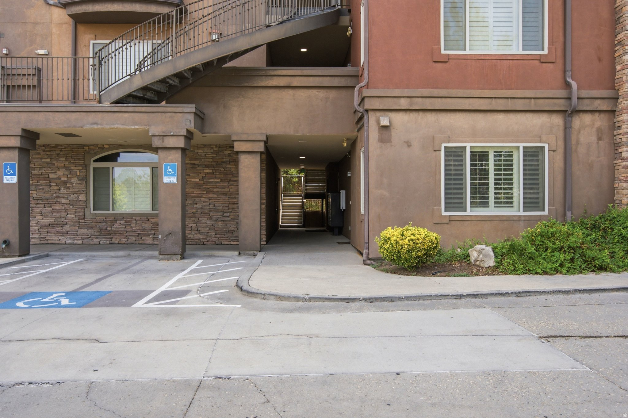 ARBORS ON THE AVENUE - Residential