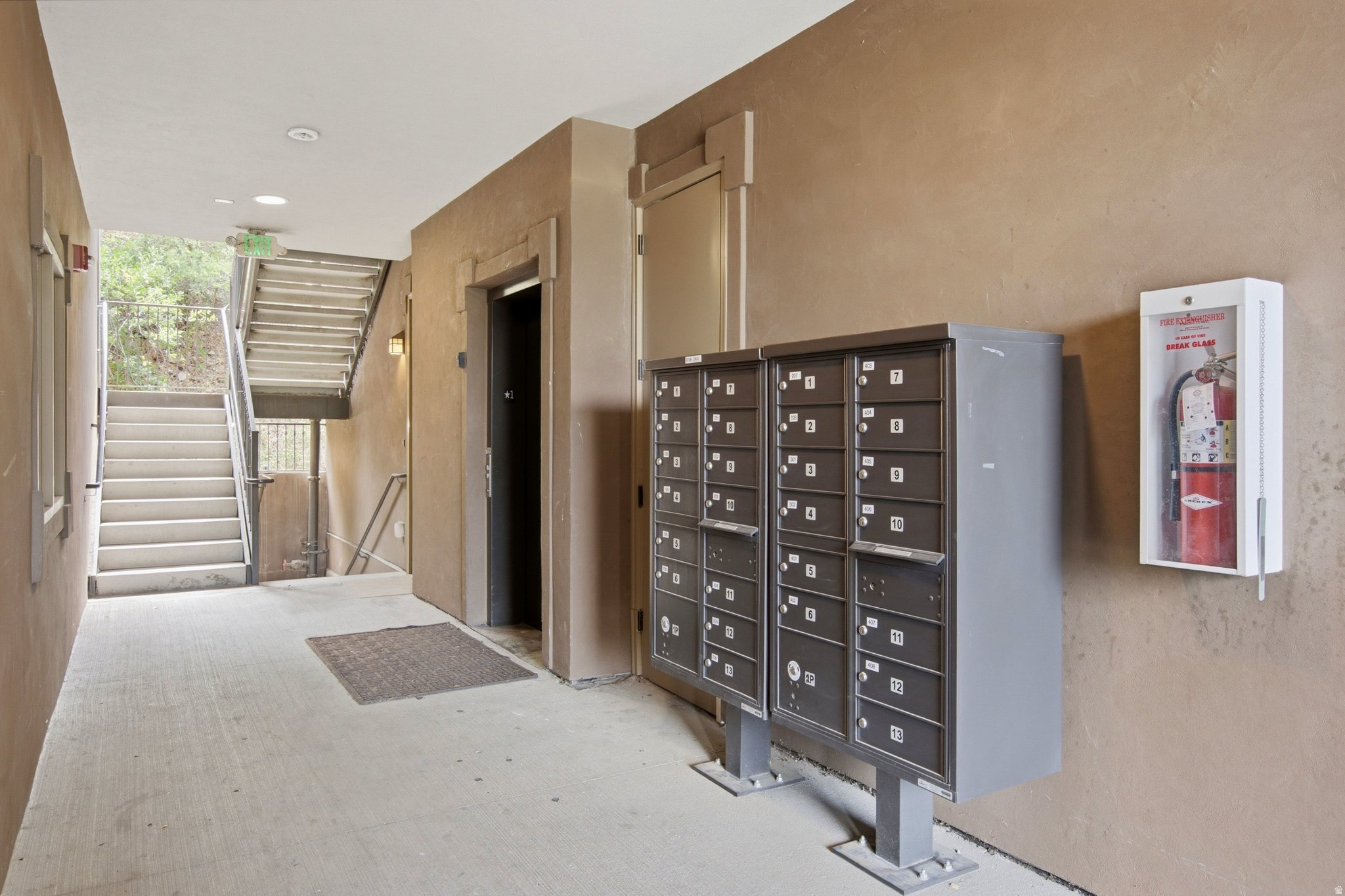 ARBORS ON THE AVENUE - Residential