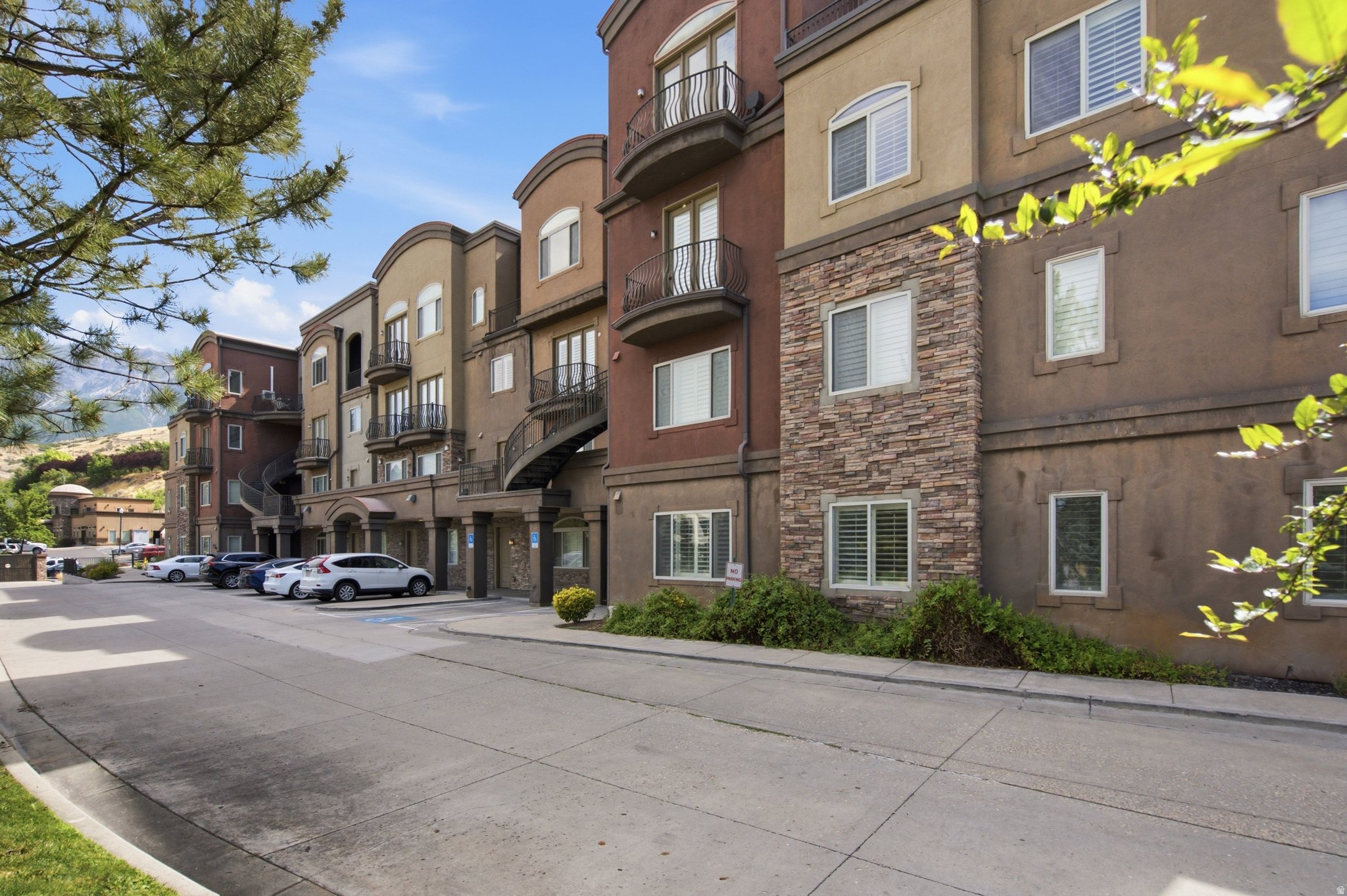 ARBORS ON THE AVENUE - Residential