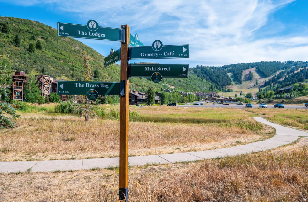 LODGES AT DEERVALLEY - Residential