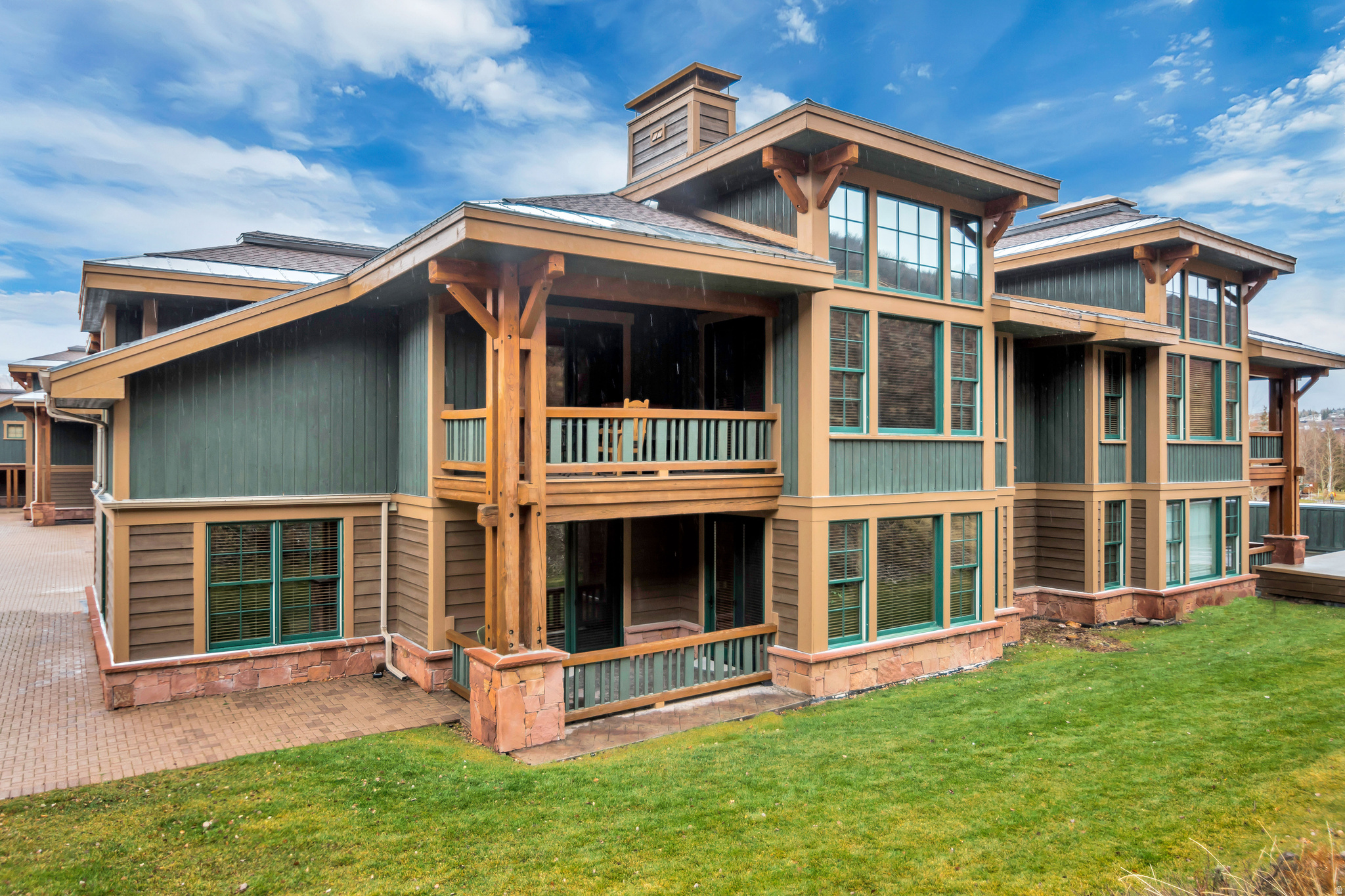 LODGES AT DEERVALLEY - Residential