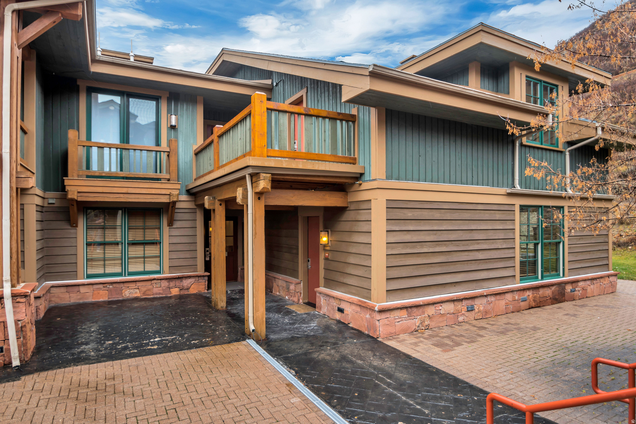 LODGES AT DEERVALLEY - Residential