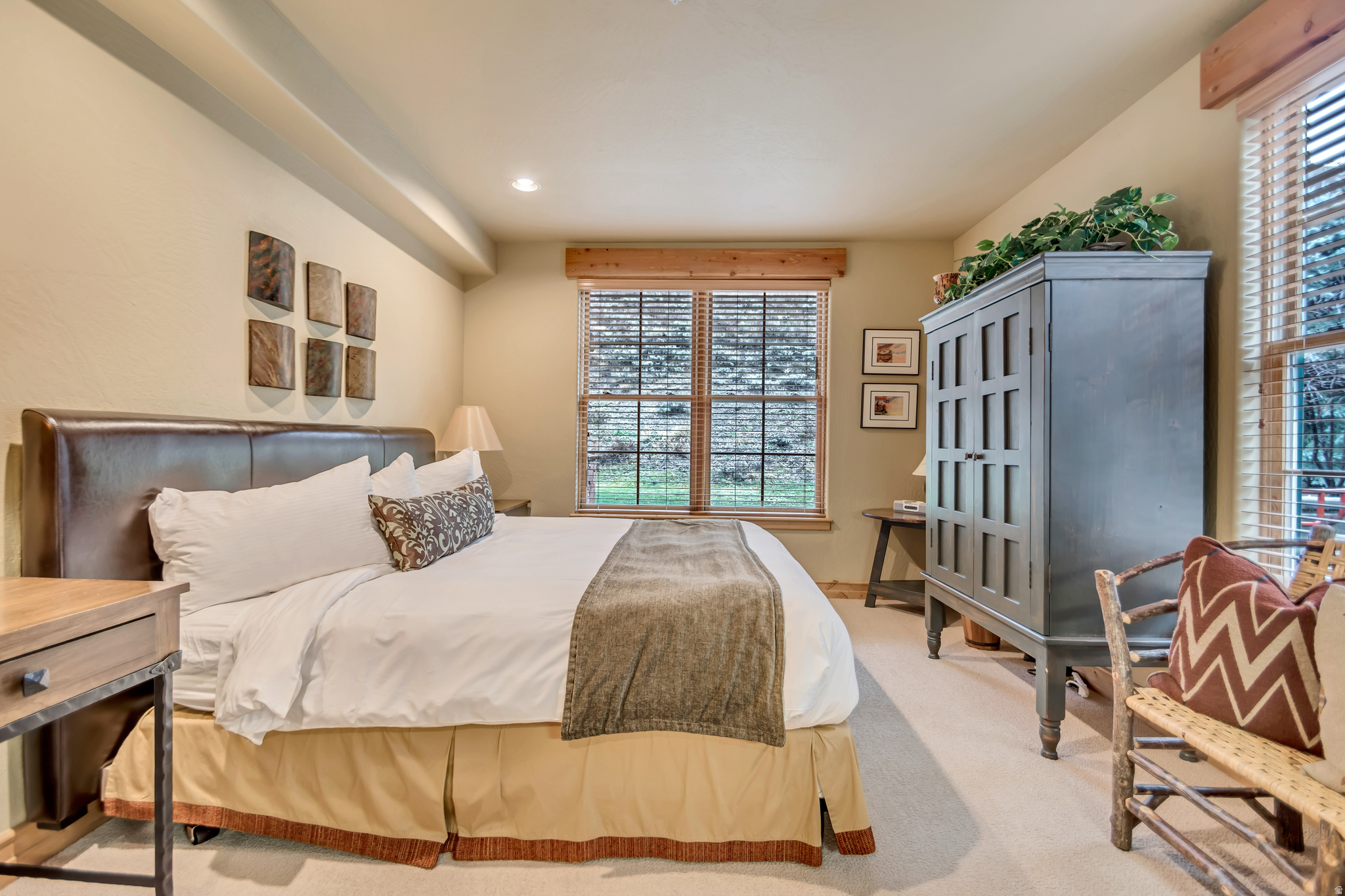 LODGES AT DEERVALLEY - Residential