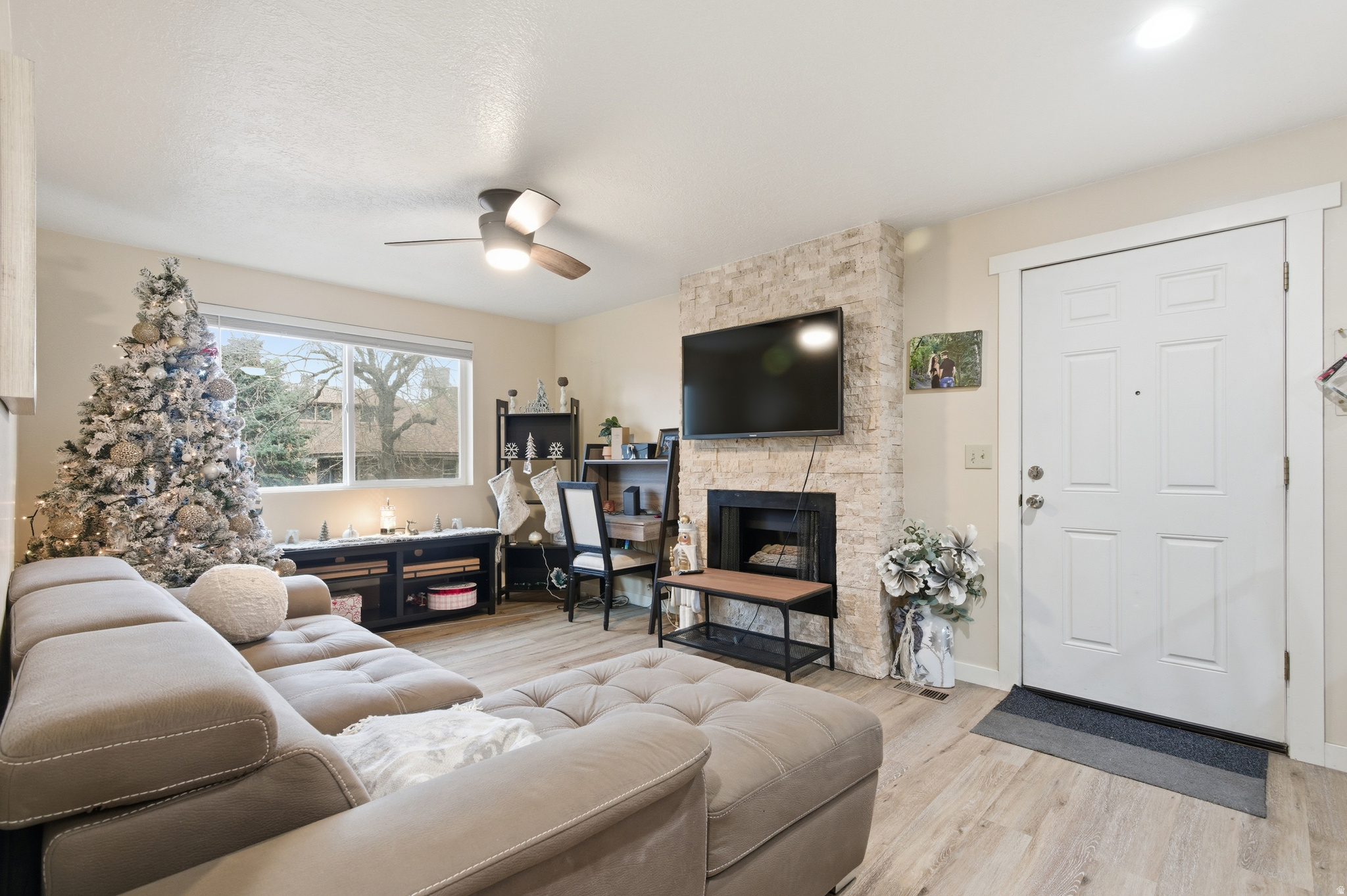 **PRICE DROP** $2,000 CREDIT FROM SELLER TO REPLACE CARPETS (buyers choice)! Fully updated condo in a prime Salt Lake City location!  It offers both convenience and comfort. The home features a fully updated kitchen with modern finishes and updates throughout. Washer, dryer, and refrigerator are included. Additional highlights include a gas fireplace, covered parking, extra storage, a community pool, and quick access to the freeway!