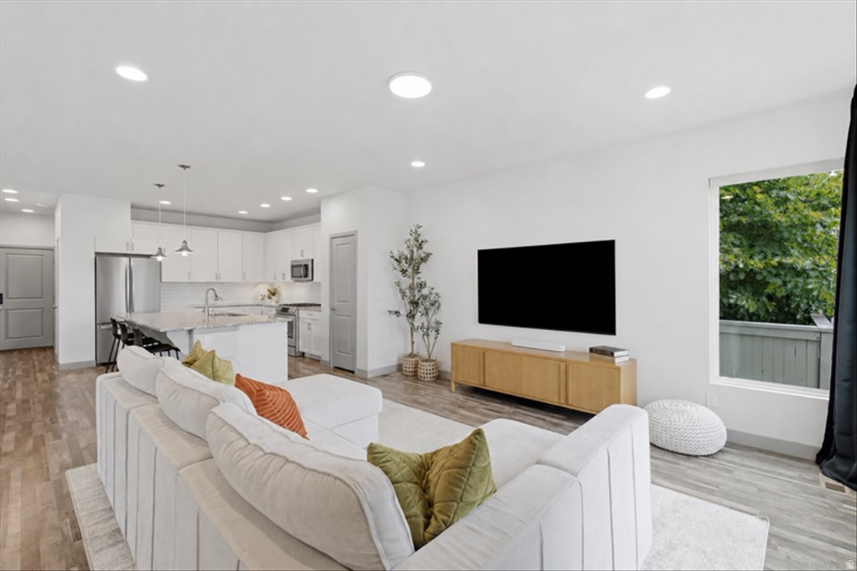 DAYBREAK - Residential