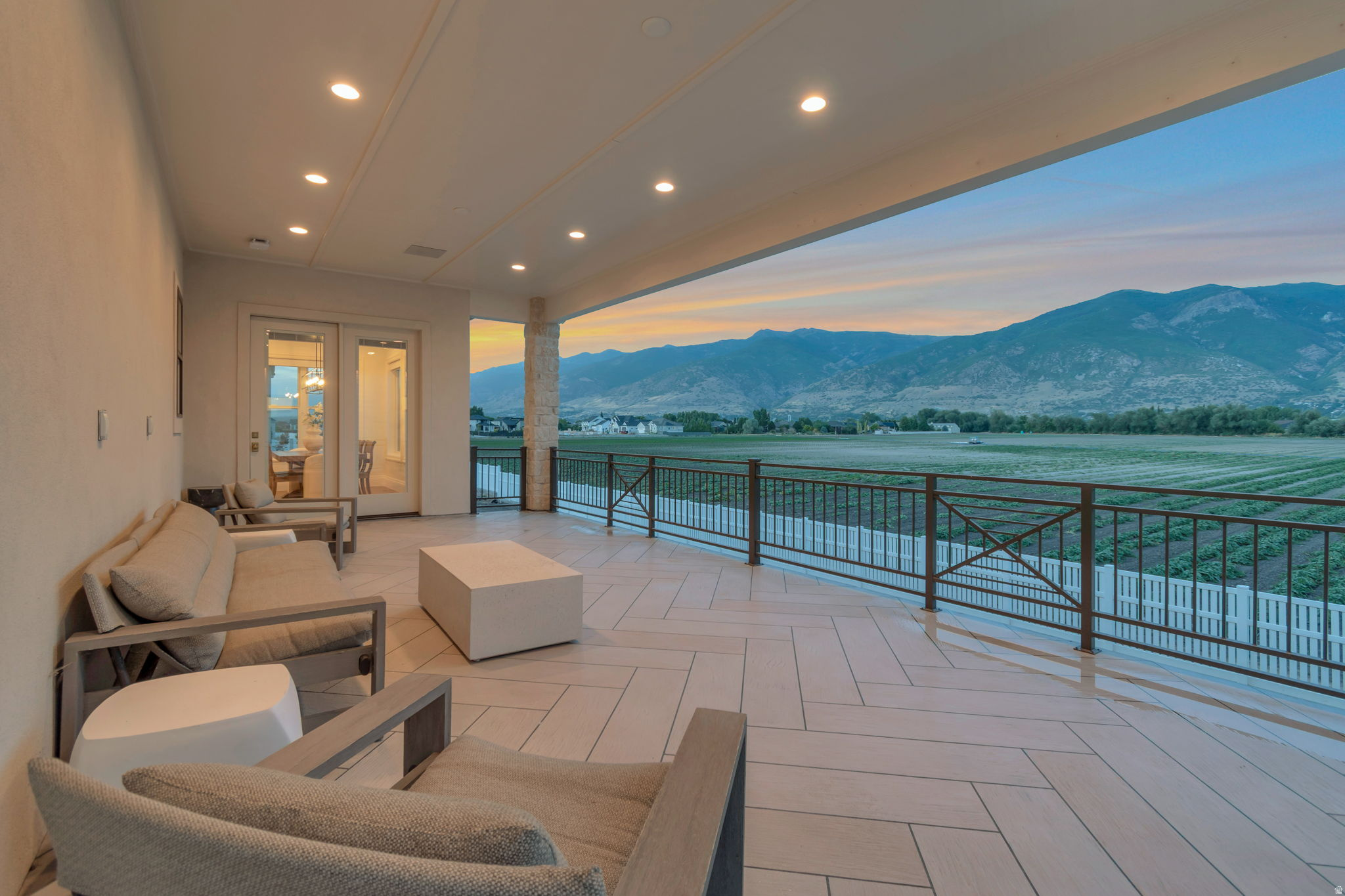 CHESTNUT FARMS - Residential