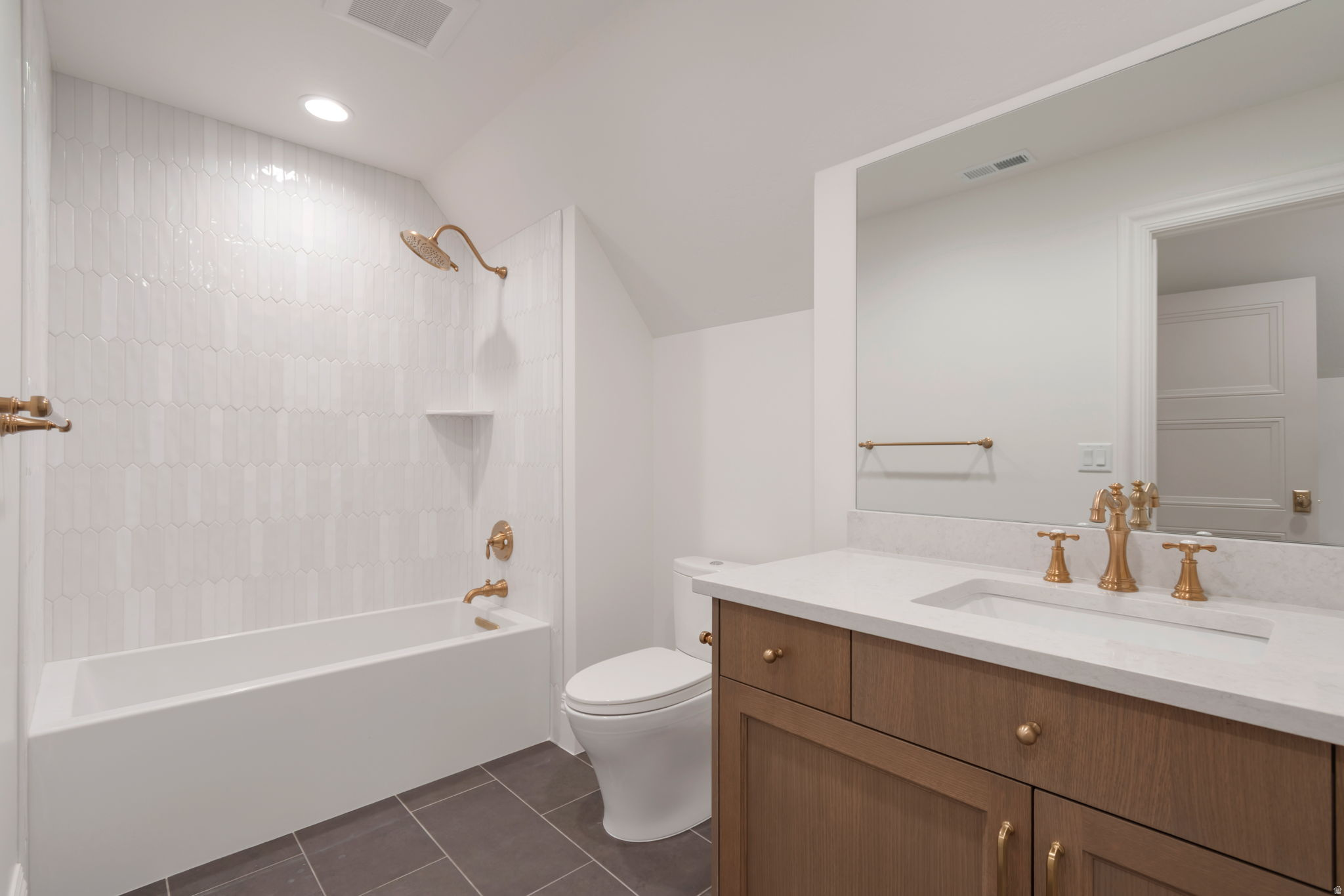CHESTNUT FARMS - Residential