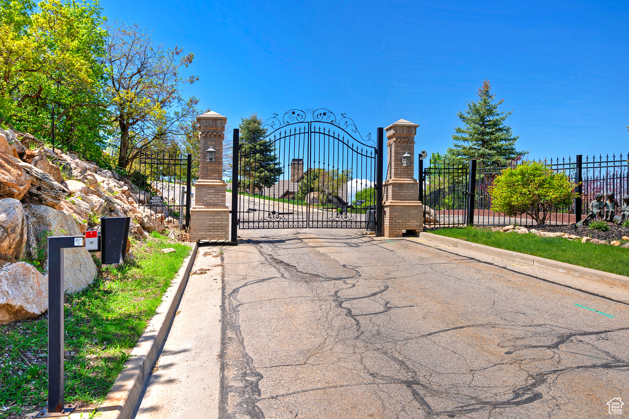Secure Your Legacy at Manoir des Sommets - Olympus Cove's Crown Jewel! Introducing Manoir des Sommets ("Manor of the Summits"), an extraordinary gated estate opportunity perched atop Salt Lake City's most prestigious neighborhood. This 18.66-acre sanctuary offers total seclusion, unrivaled views of the entire Salt Lake Valley, and the dramatic presence of Mt. Olympus as your backyard. With unmatched privacy, this is more than a building lot-it's the foundation for a generational legacy. Create an iconic estate on one of the last remaining parcels of its kind in Olympus Cove. Manoir des Sommets is truly a rare and remarkable offering.