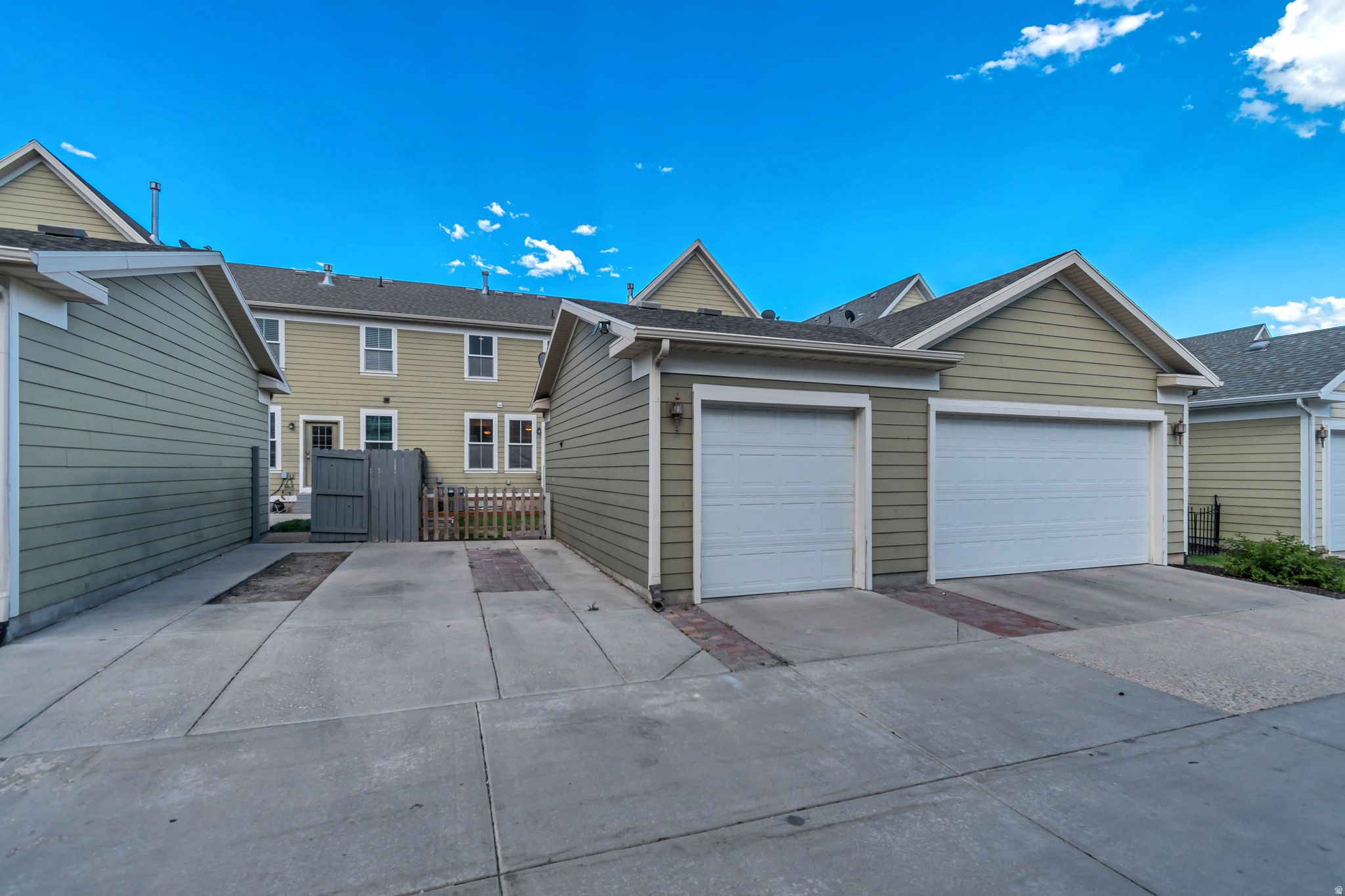 DAYBREAK - Residential