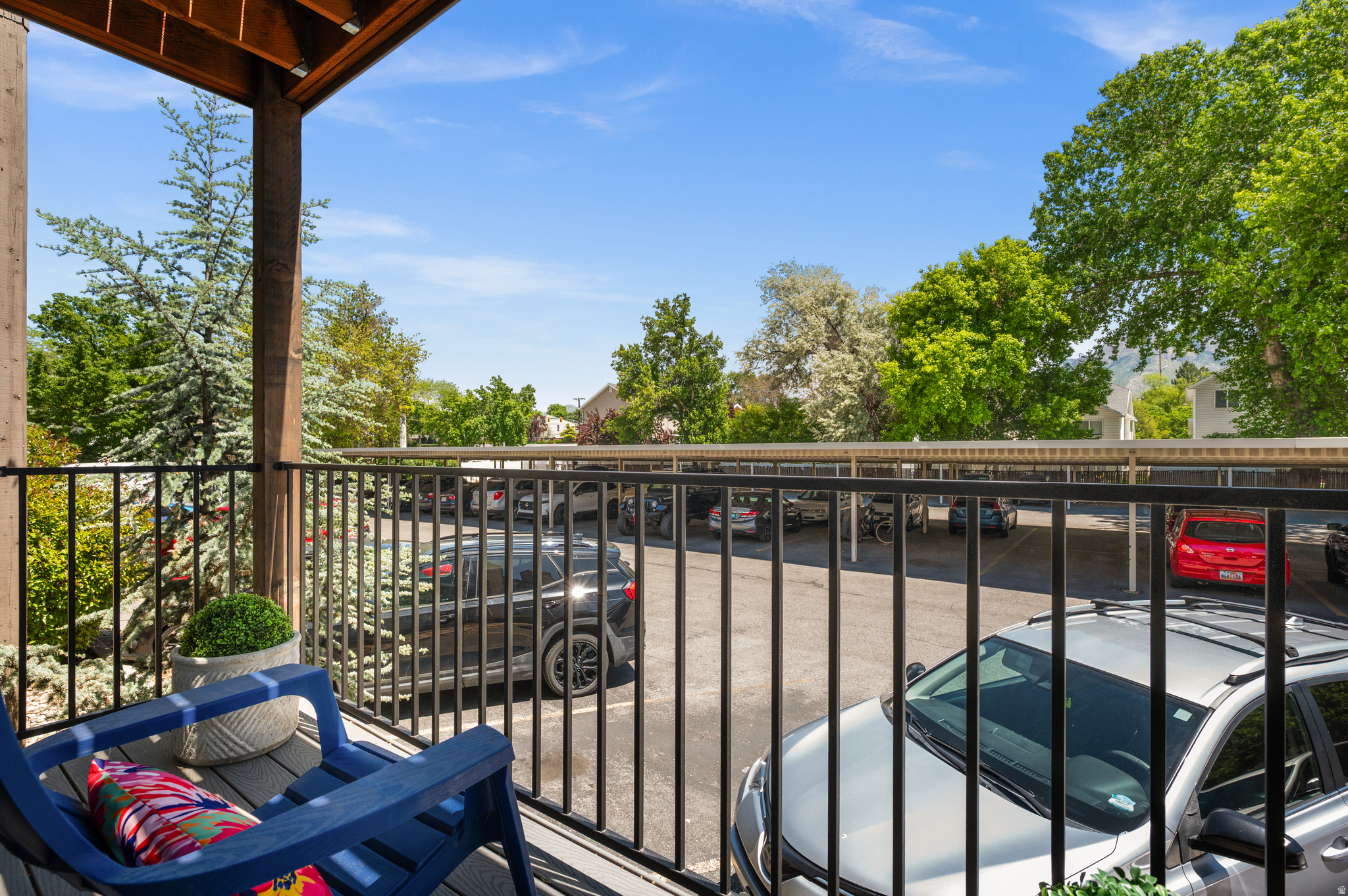 CREEKSIDE - Residential