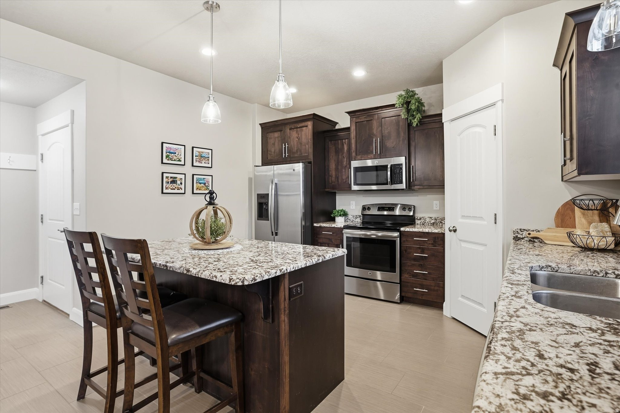 MOUNTAIN GATE ESTATES - Residential