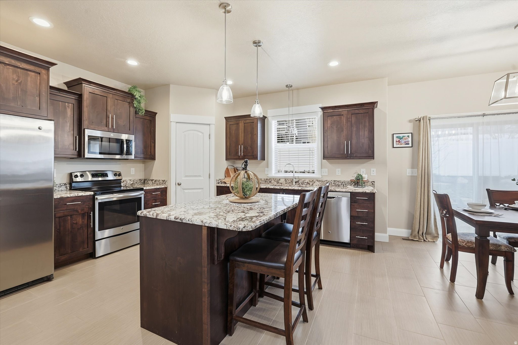 MOUNTAIN GATE ESTATES - Residential