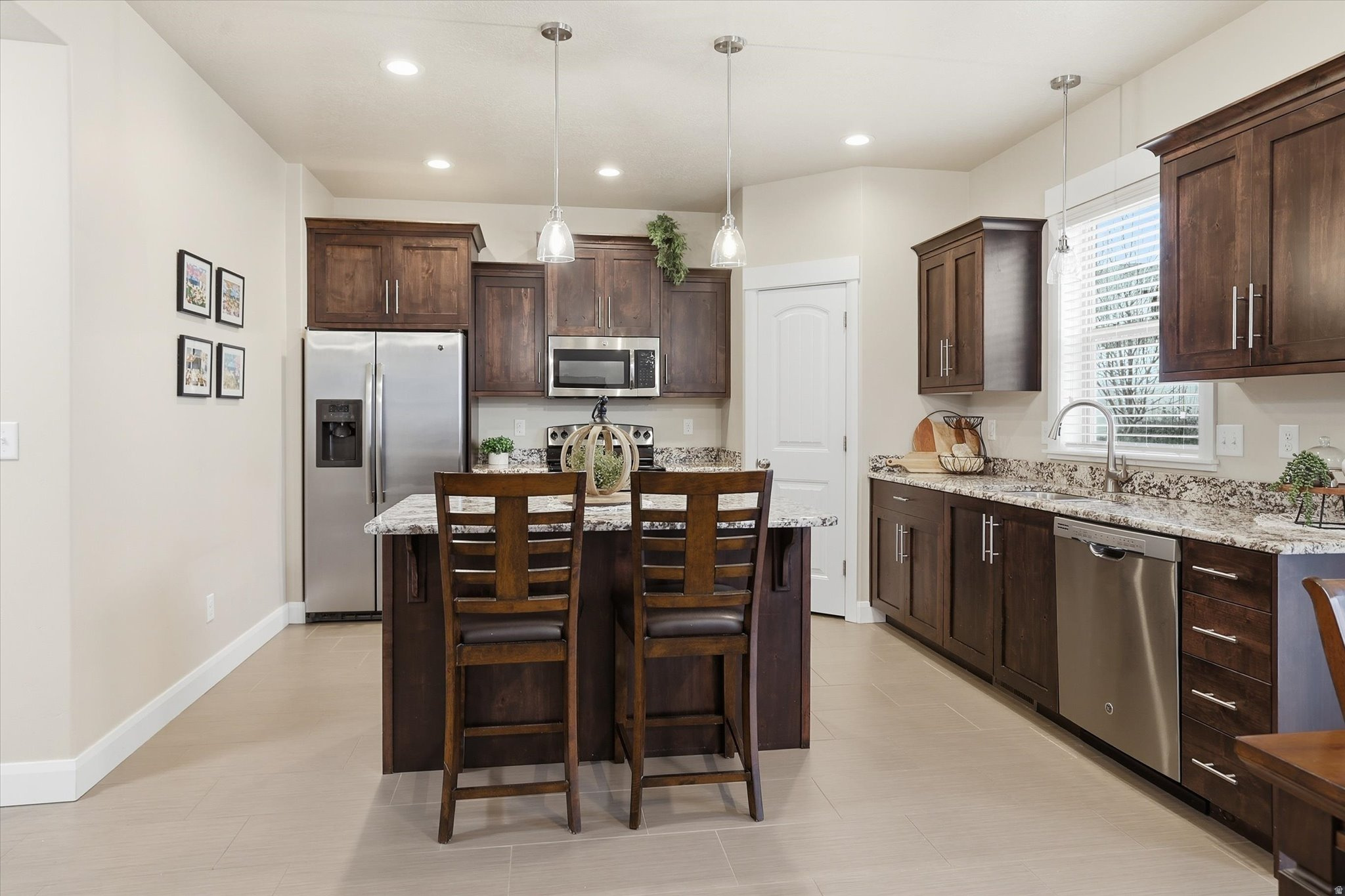 MOUNTAIN GATE ESTATES - Residential