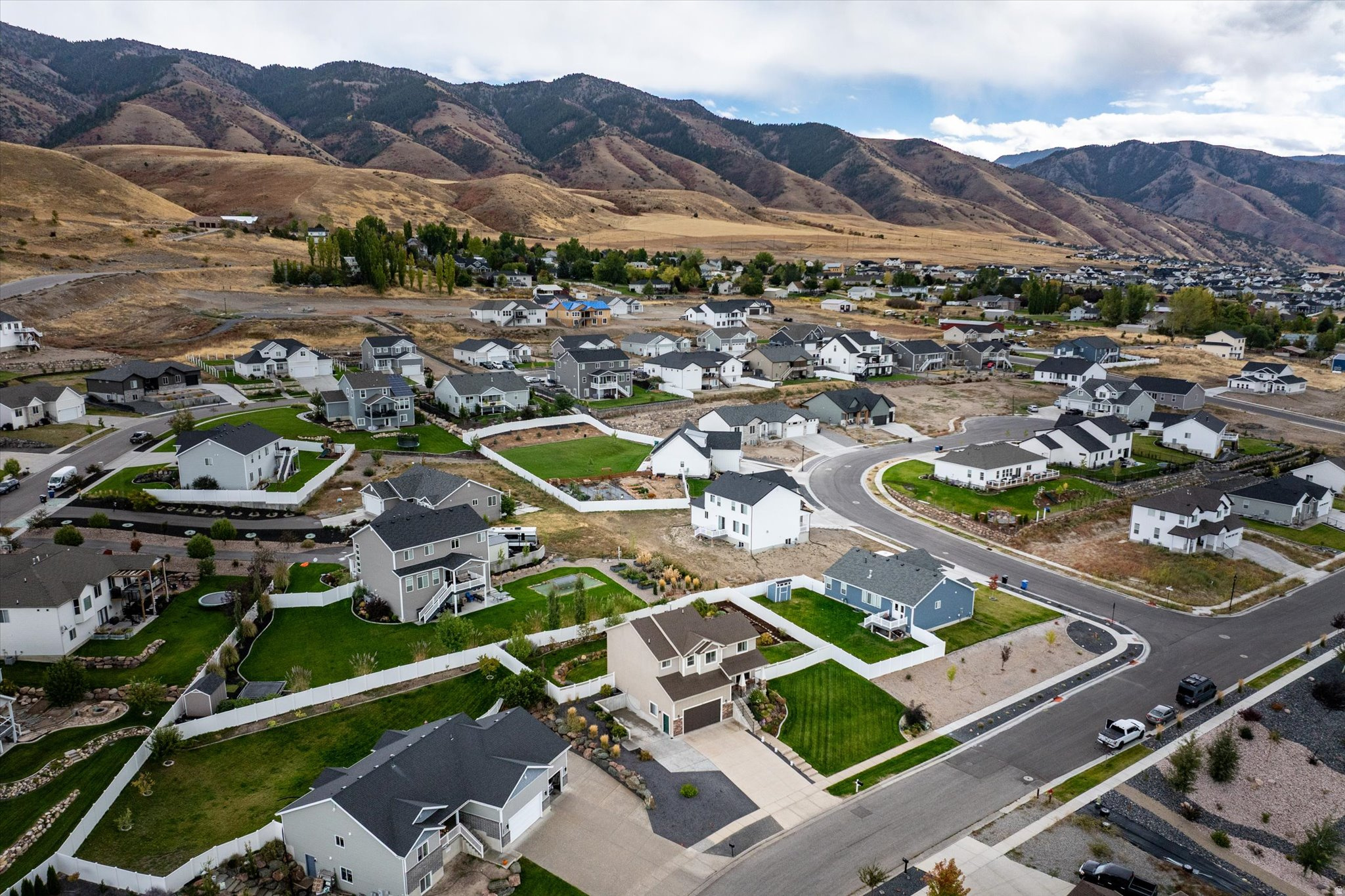 MOUNTAIN GATE ESTATES - Residential