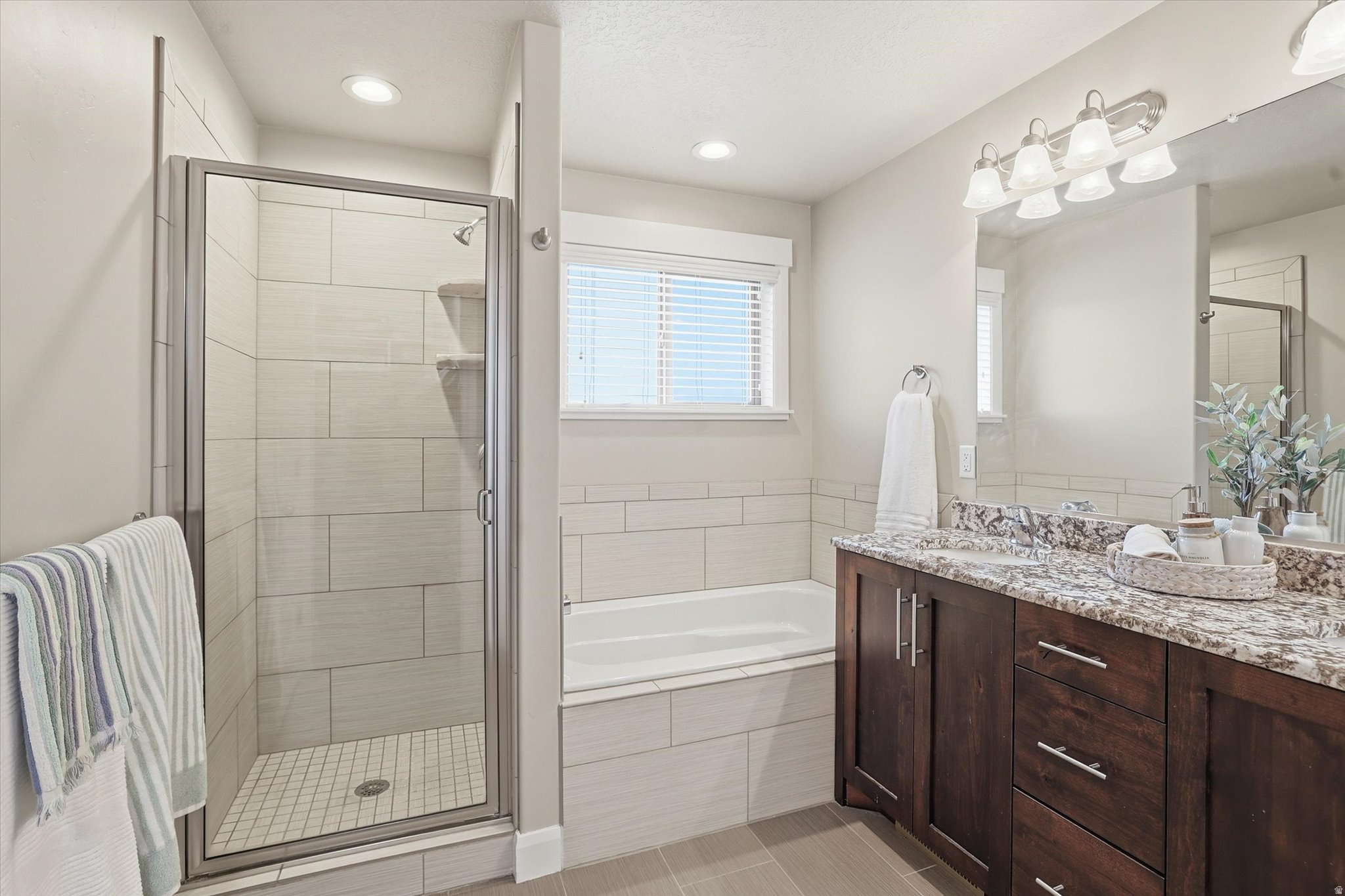 MOUNTAIN GATE ESTATES - Residential