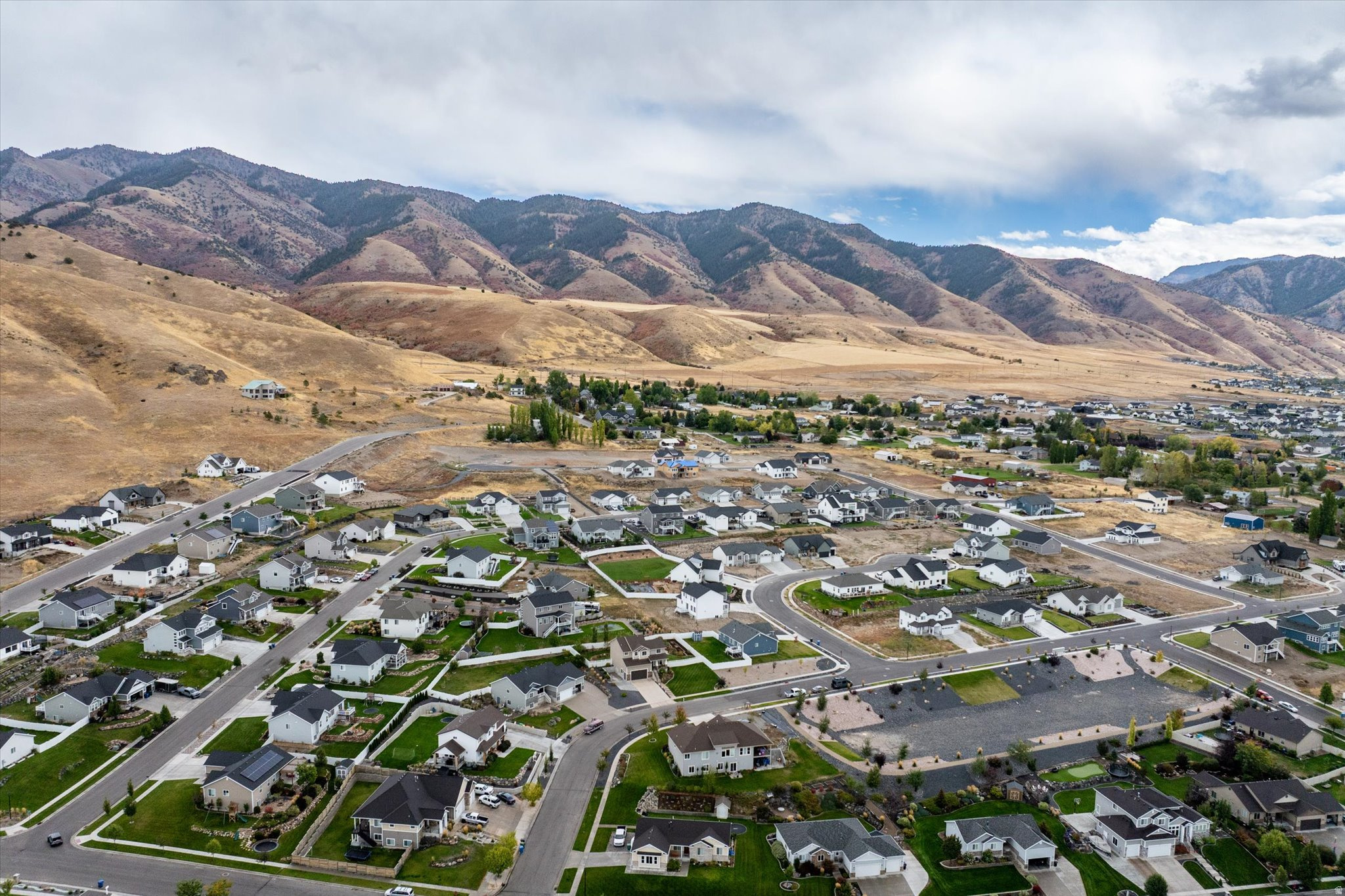 MOUNTAIN GATE ESTATES - Residential