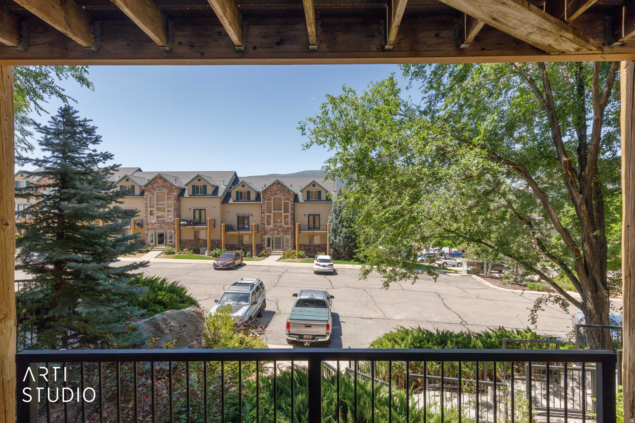 MOOSE HOLLOW - Residential
