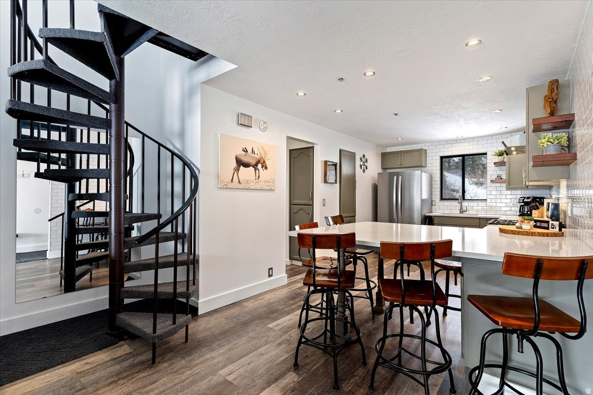 SUNDOWN CONDOS - Residential