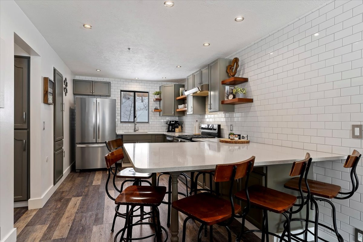 SUNDOWN CONDOS - Residential