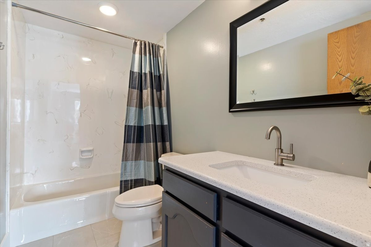 SUNDOWN CONDOS - Residential
