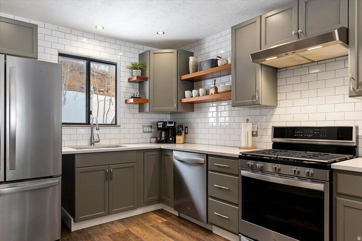 SUNDOWN CONDOS - Residential