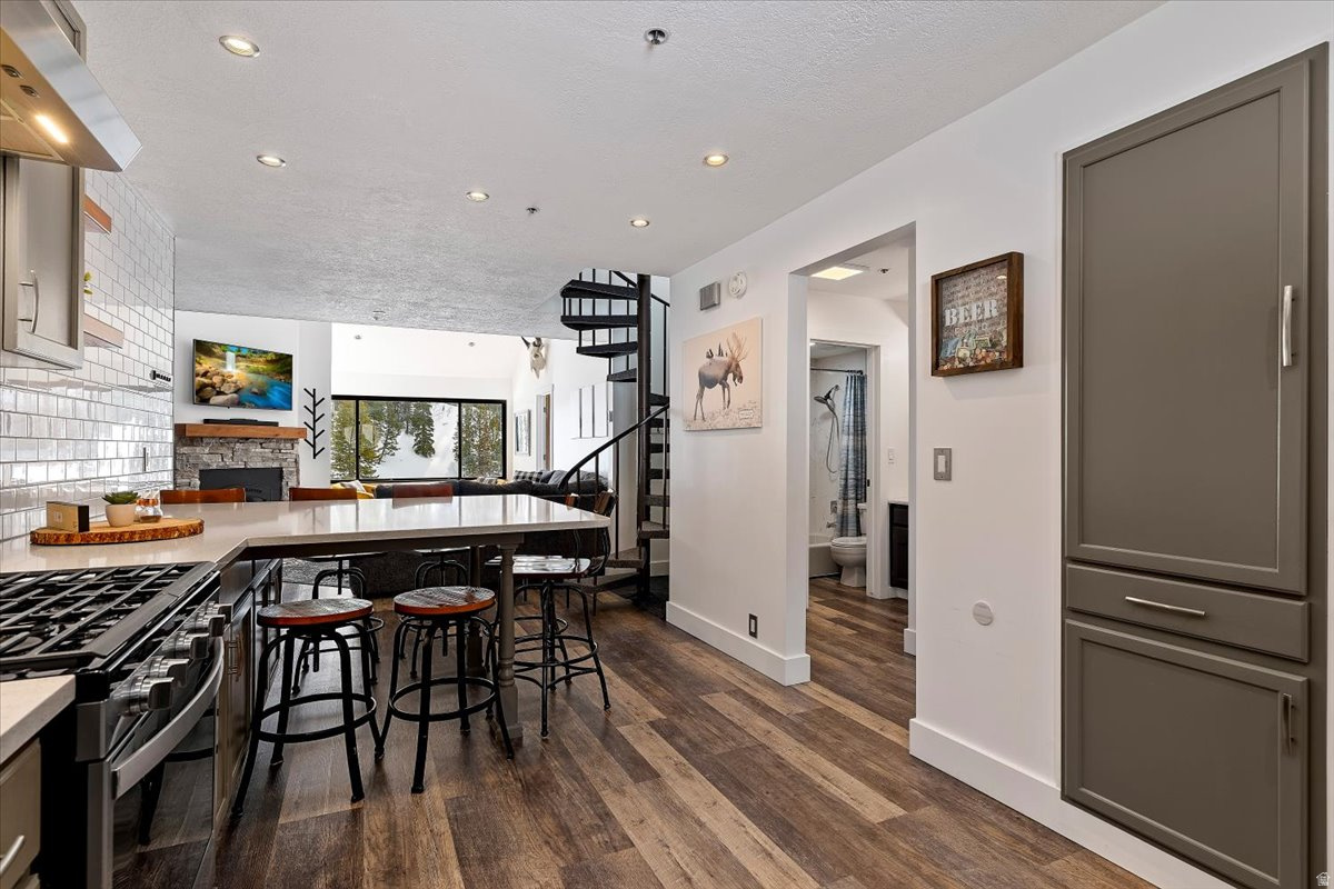 SUNDOWN CONDOS - Residential
