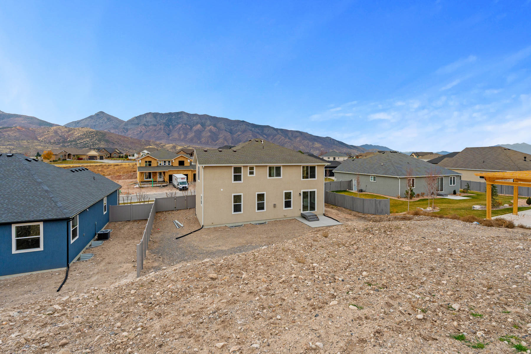 VISTAS AT SUMMIT RDG - Residential