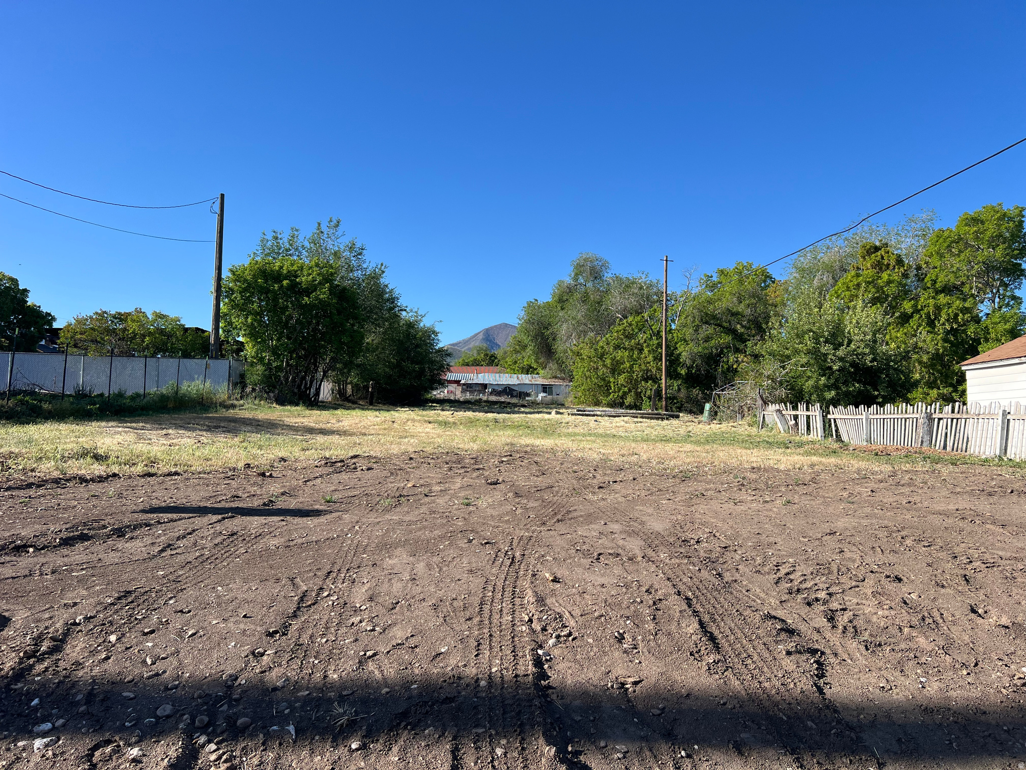 Build your dream home on this spacious half-acre lot! The extra depth allows for a shed, pool, or huge backyard.  Utilities are stubbed or nearby, making it ready to build. Enjoy south-facing rear yard for a sunlit home. Located in established area of Payson with quick freeway access.