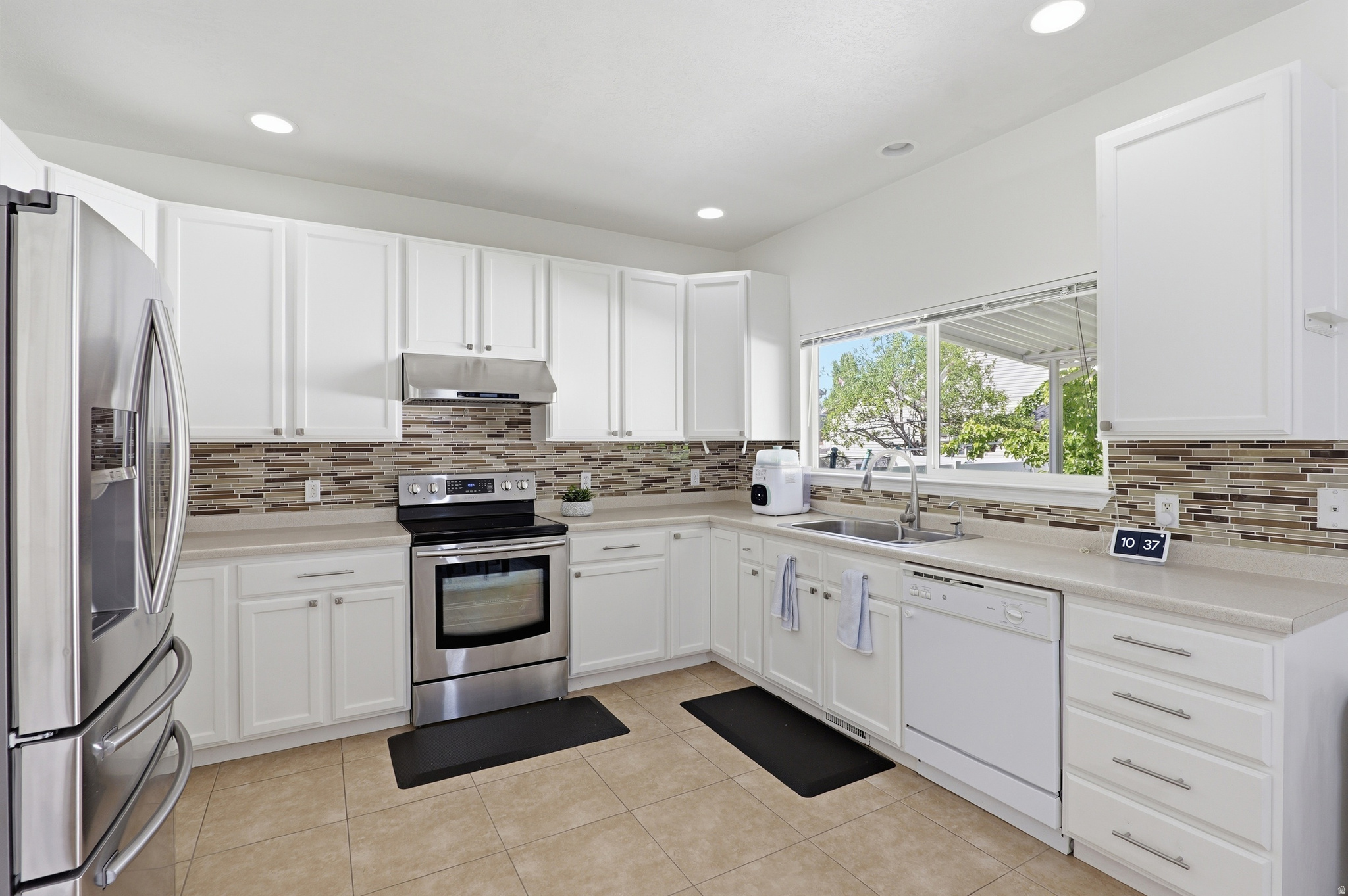VILLAGES AT STONEGATE-SUMMERTRAIL - Residential