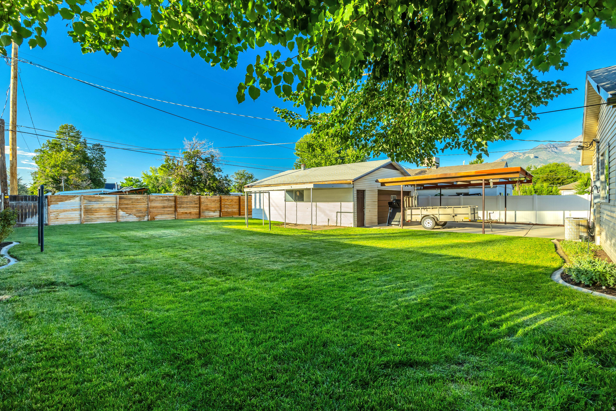 MOUNTAIN BREEZE - Residential