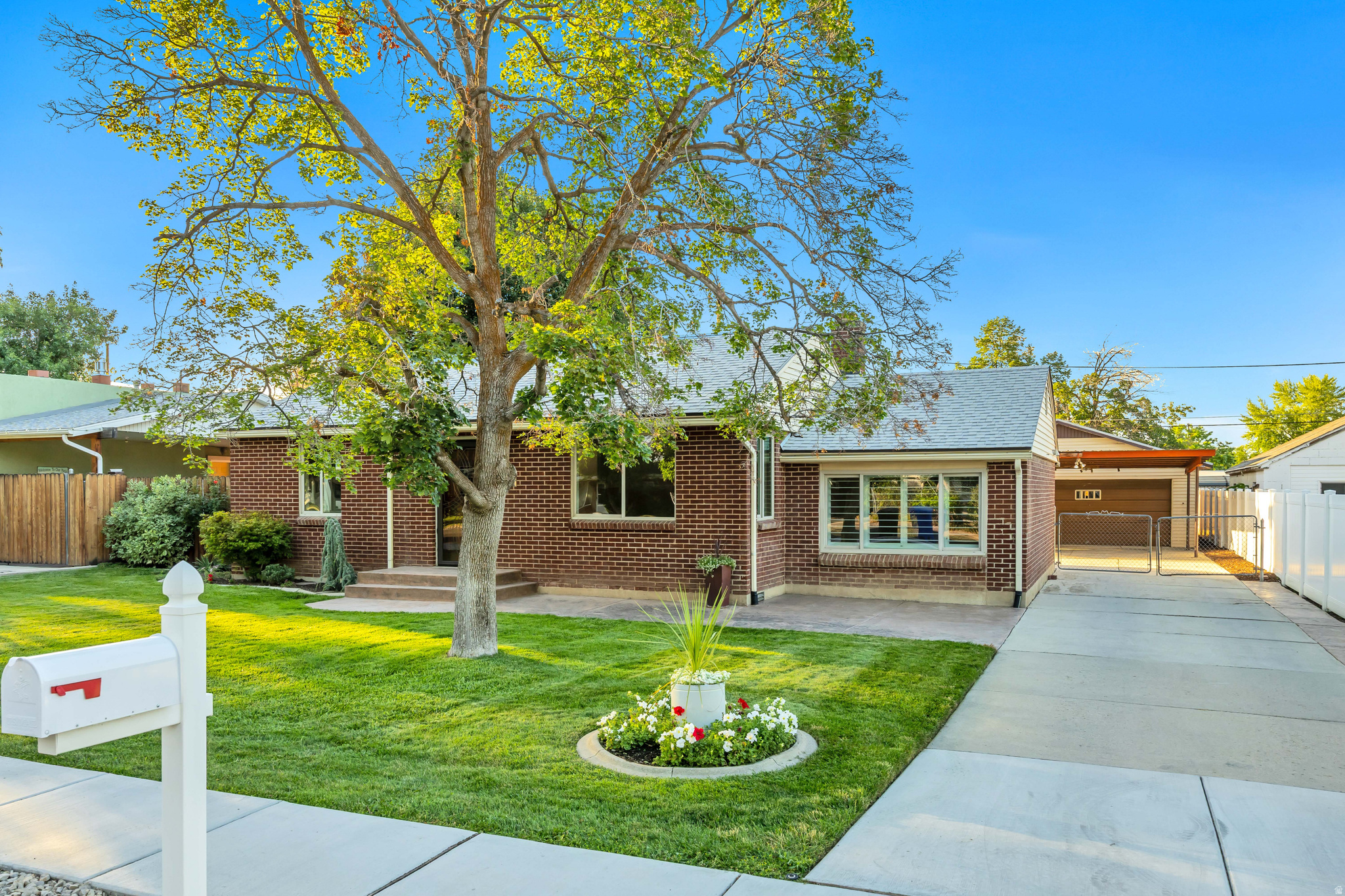 MOUNTAIN BREEZE - Residential