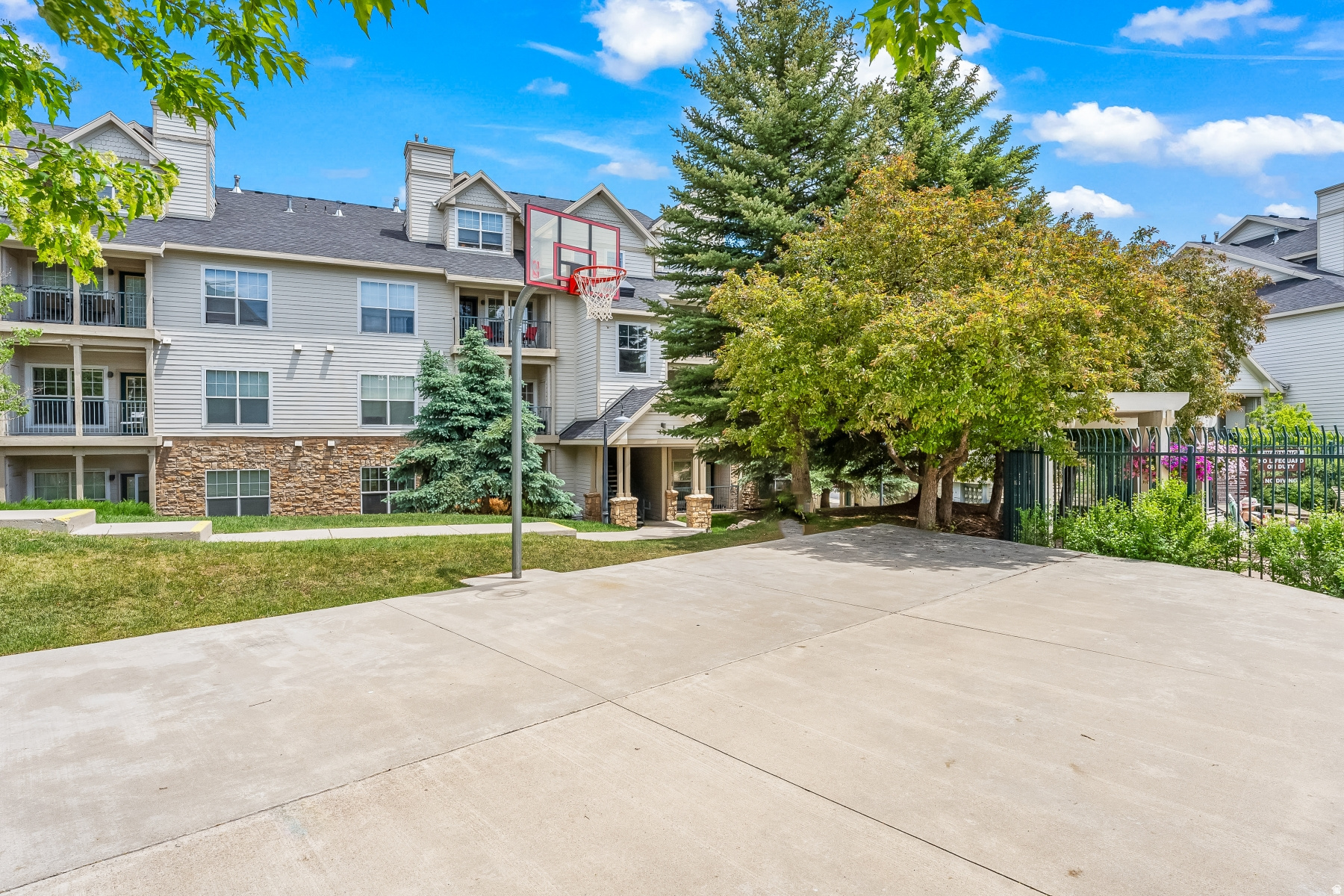 CANYON CREEK CLUB - Residential