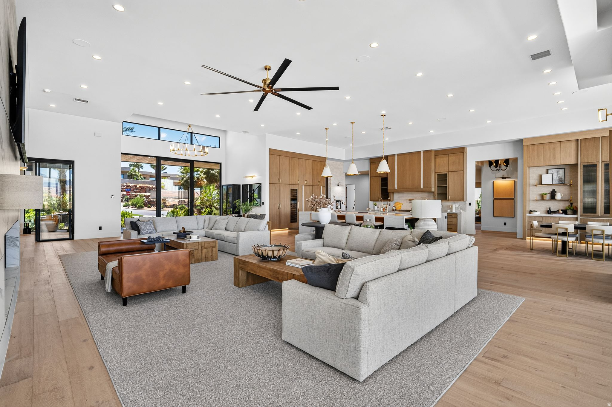 STONE CLIFF PH 17 - Residential