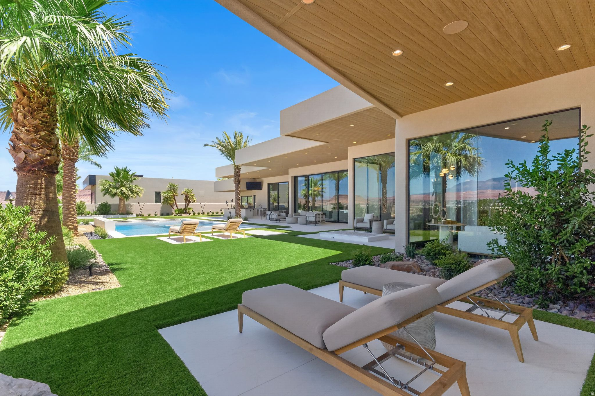 STONE CLIFF PH 17 - Residential