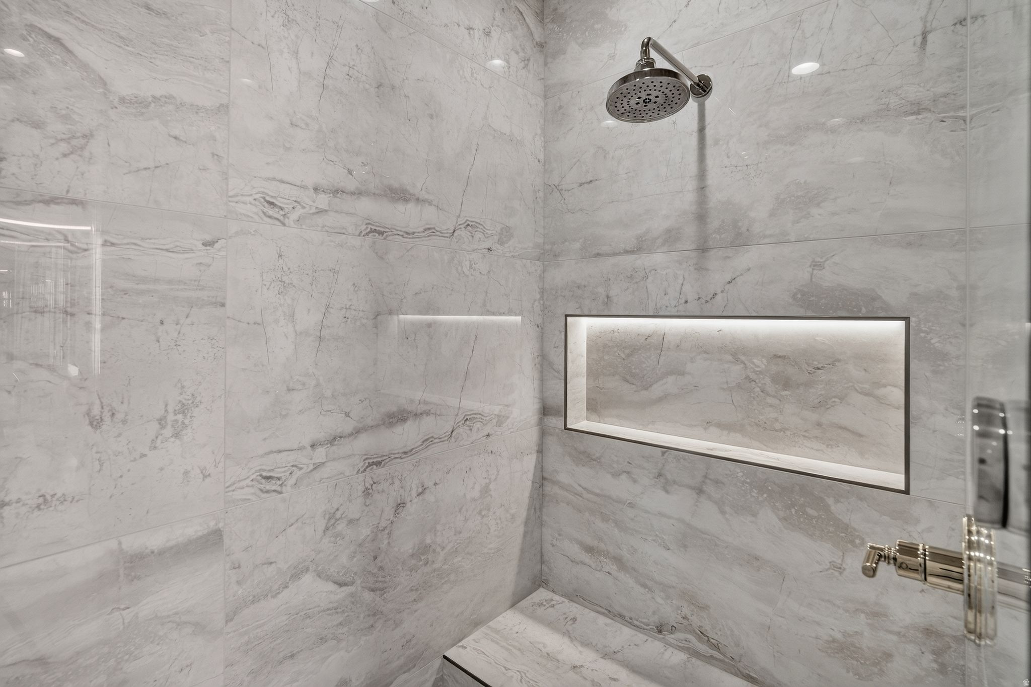 STONE CLIFF PH 17 - Residential