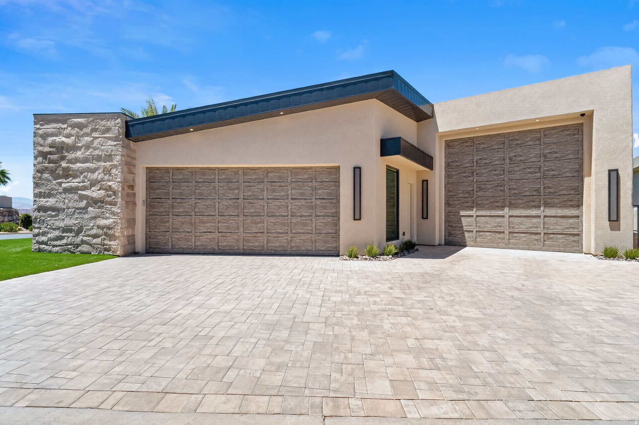 STONE CLIFF PH 17 - Residential