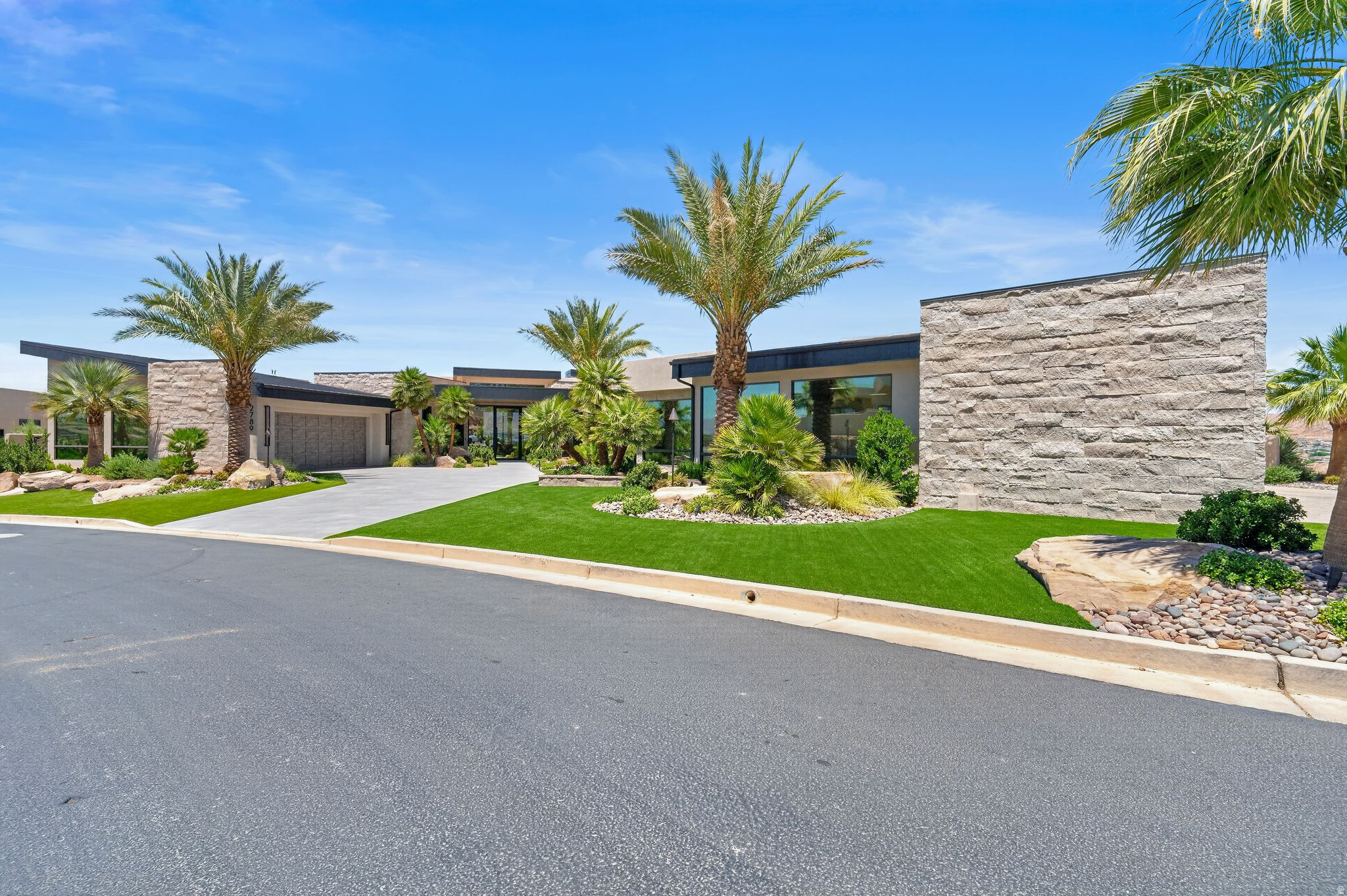 STONE CLIFF PH 17 - Residential