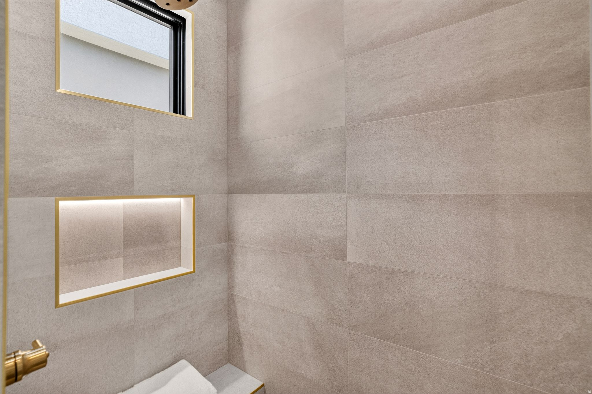 STONE CLIFF PH 17 - Residential