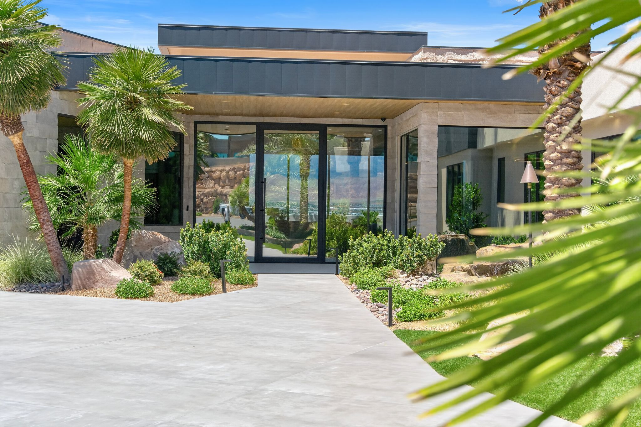 STONE CLIFF PH 17 - Residential