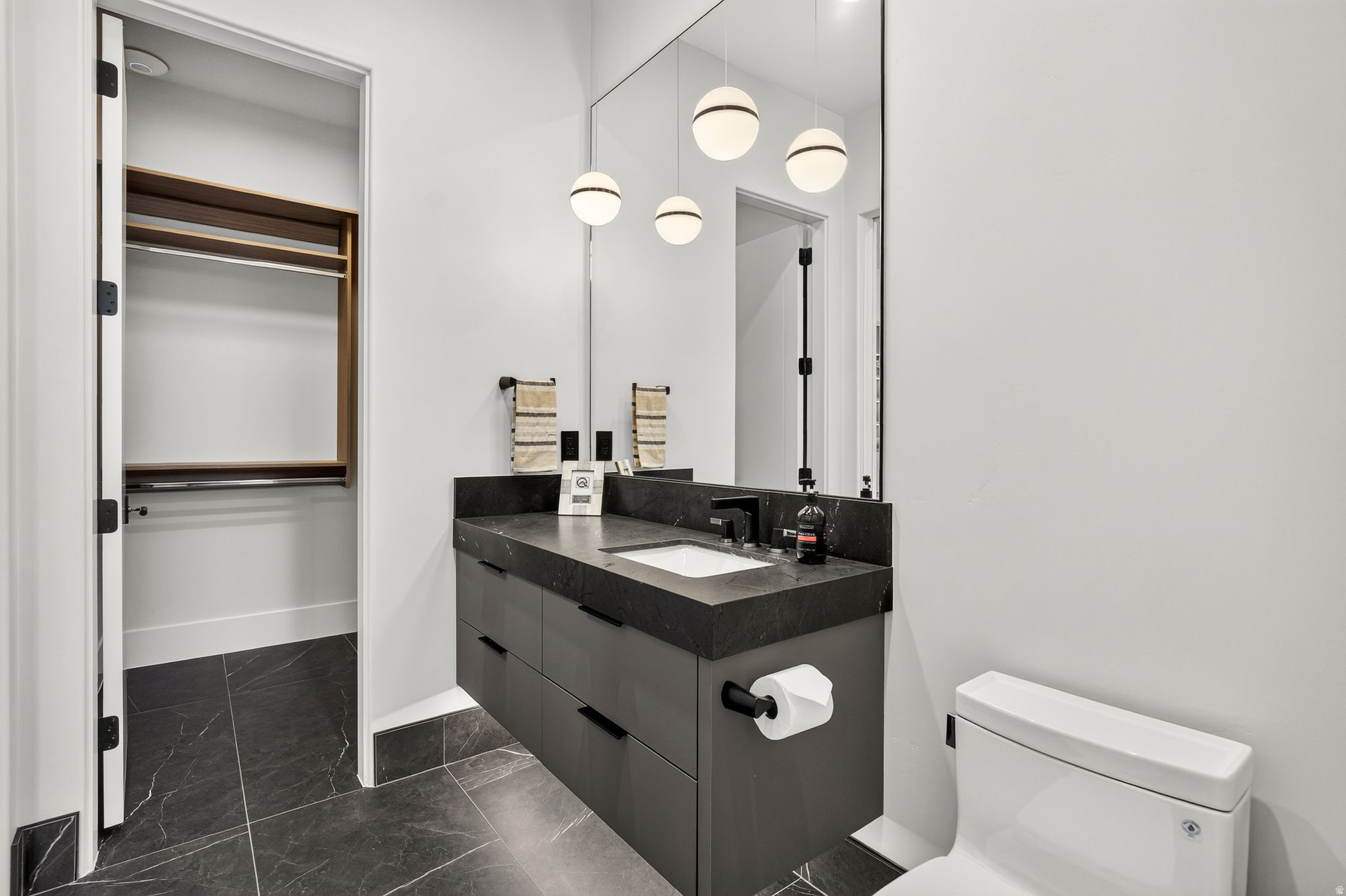 STONE CLIFF PH 17 - Residential