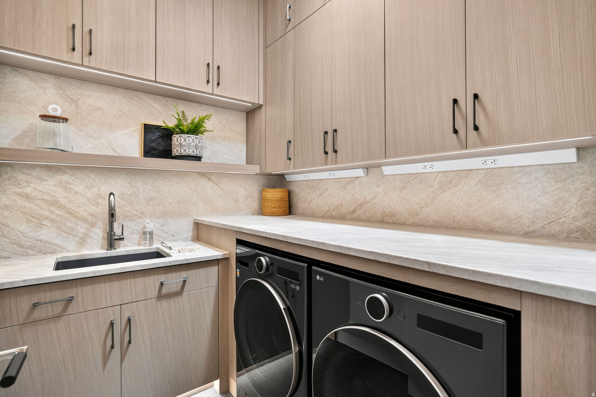 STONE CLIFF PH 17 - Residential